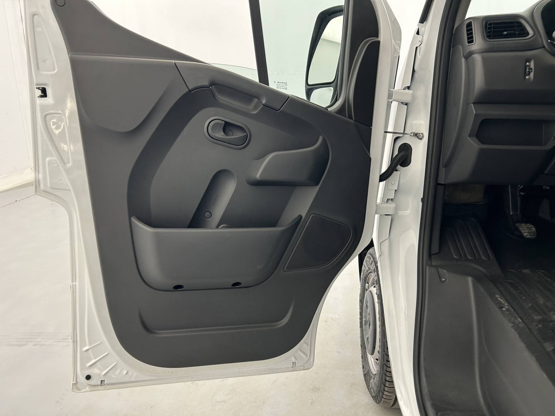 Vente en ligne Renault Master Fourgon MASTER FGN TRAC F3500 L2H2 BLUE DCI 135 au prix de 26 790 €