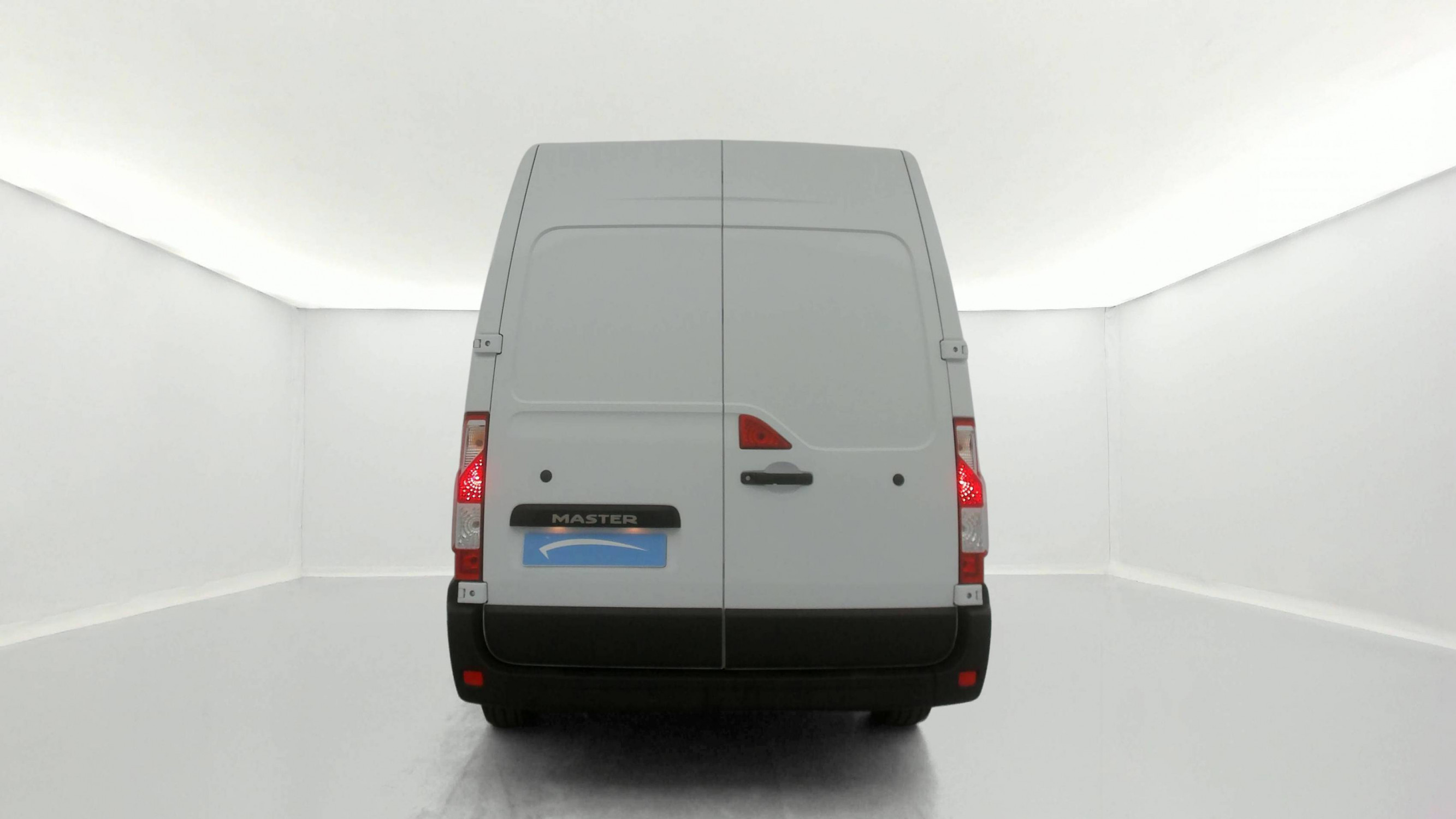 Vente en ligne Renault Master Fourgon MASTER FGN TRAC F3500 L2H2 BLUE DCI 135 au prix de 26 790 €