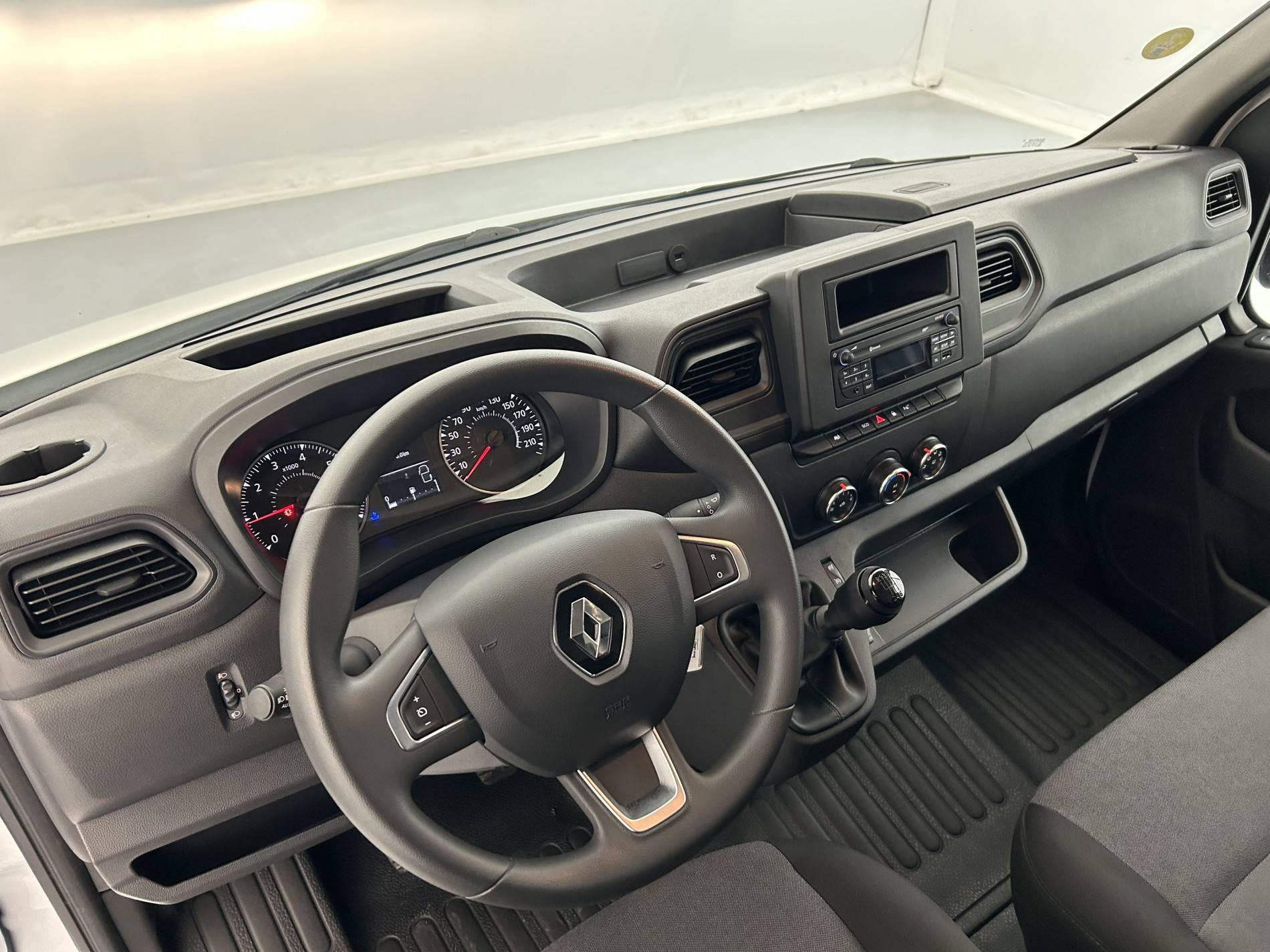 Vente en ligne Renault Master Fourgon MASTER FGN TRAC F3500 L2H2 BLUE DCI 135 au prix de 26 790 €