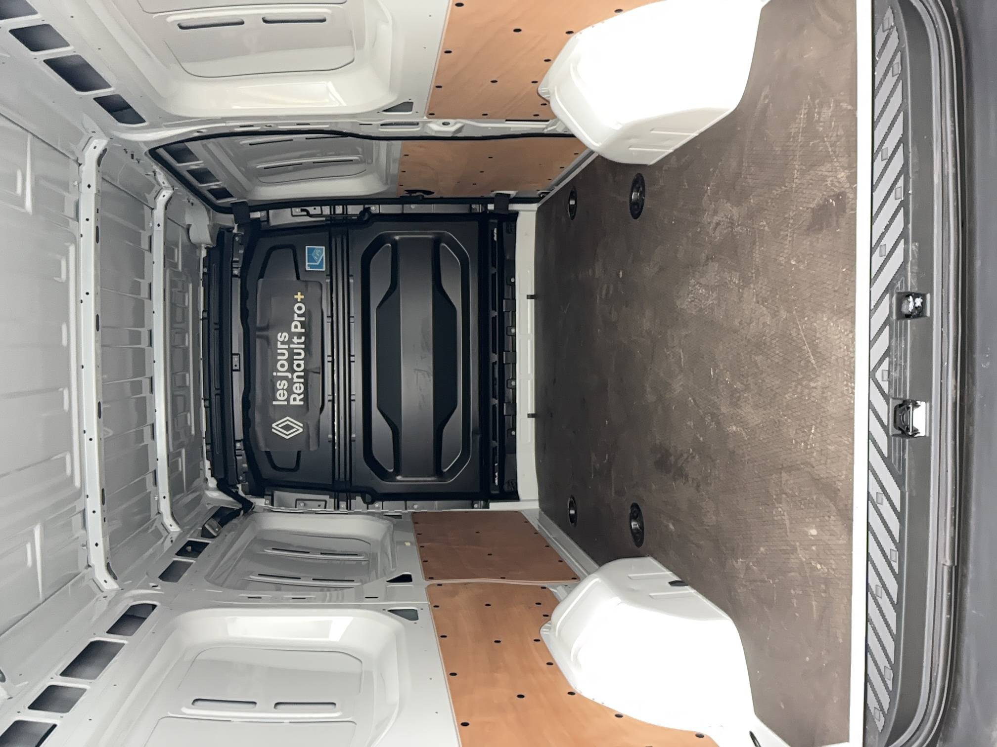 Vente en ligne Renault Master E-Tech MASTER ELECTRIQUE FGN L2H2 3T5 GRANDE AUTONOMIE au prix de 55 390 €