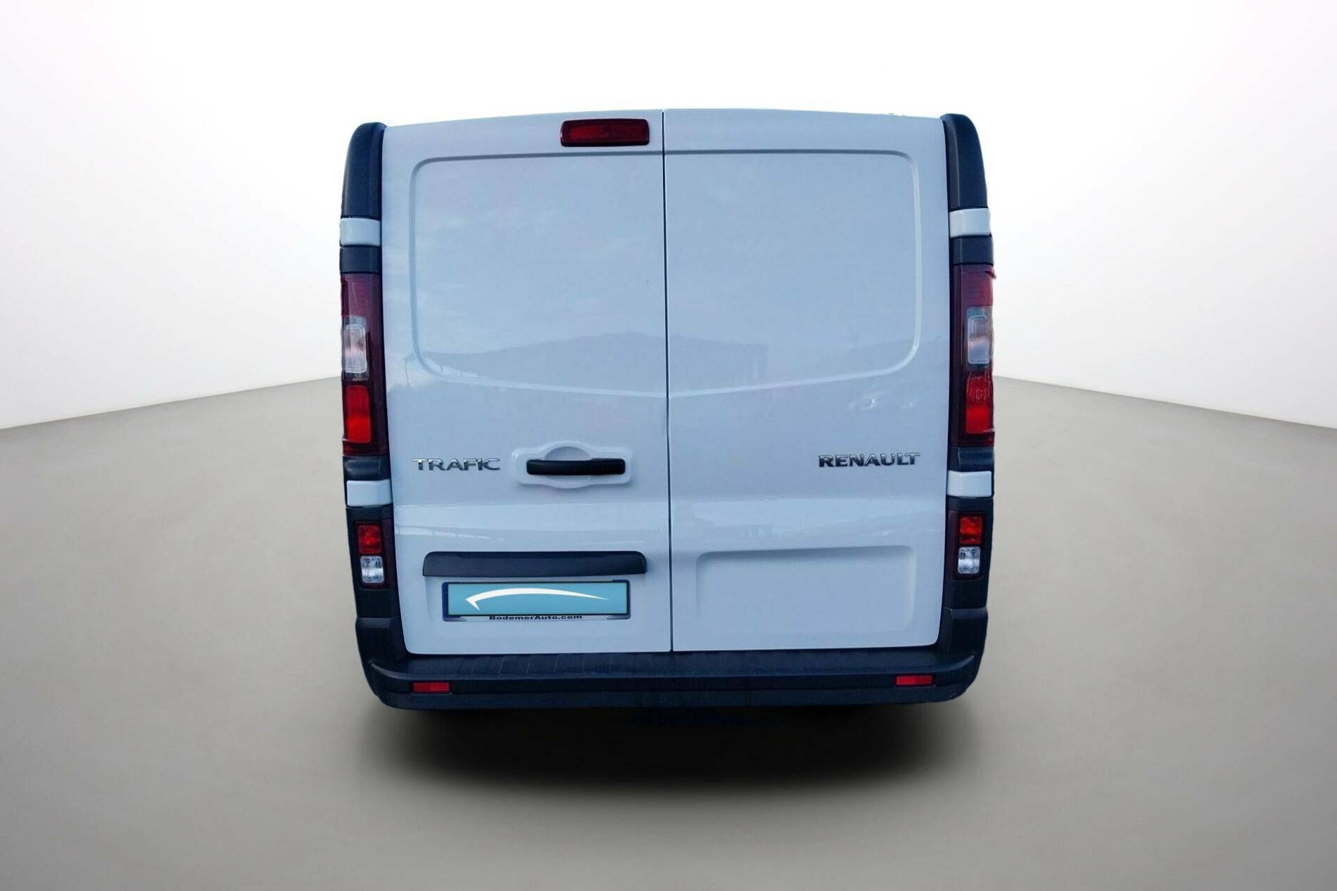 Vente en ligne Renault Trafic 3 Fourgon TRAFIC FGN L1H1 3000 KG BLUE DCI 130 au prix de 23 790 €