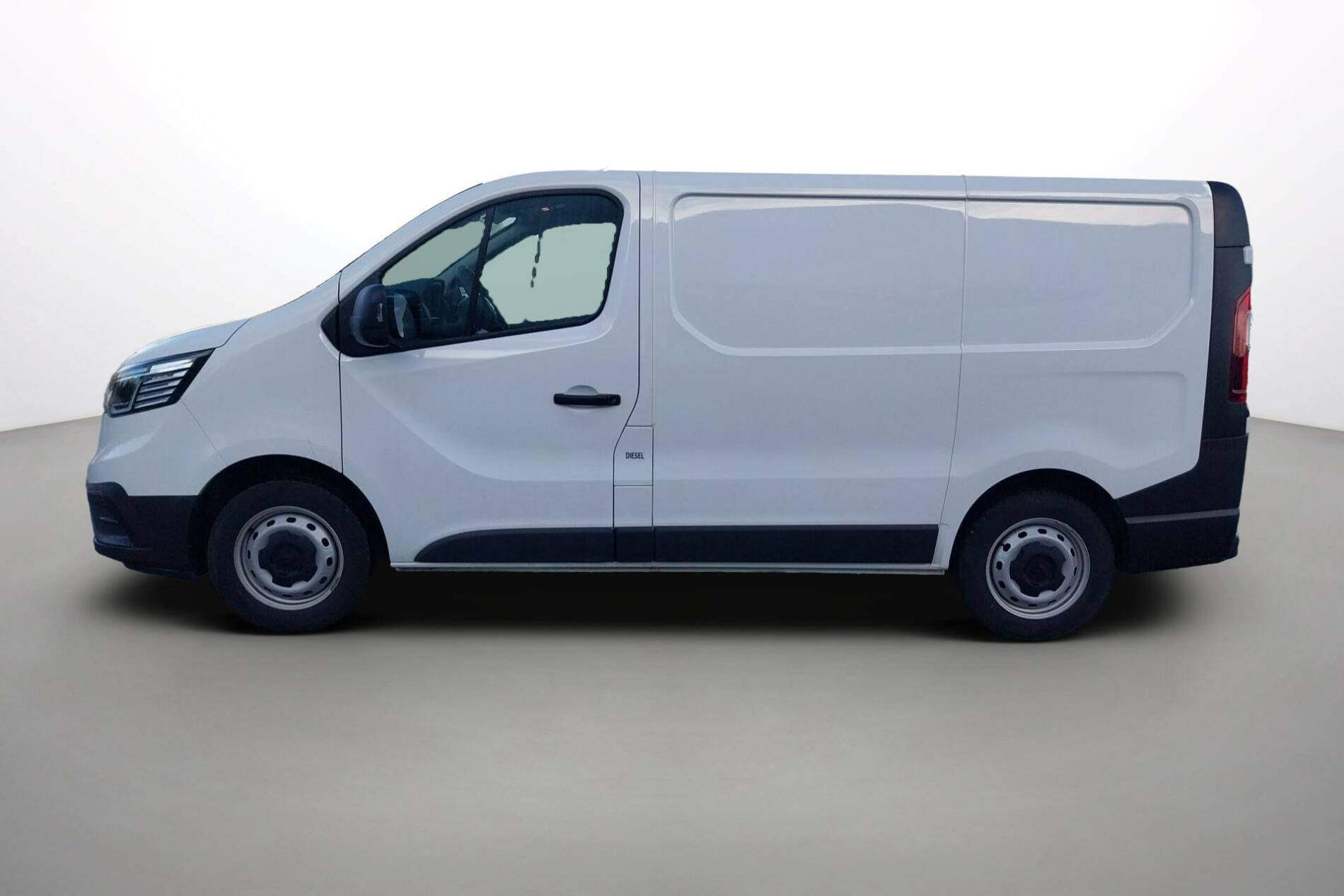 Vente en ligne Renault Trafic 3 Fourgon TRAFIC FGN L1H1 3000 KG BLUE DCI 130 au prix de 23 790 €
