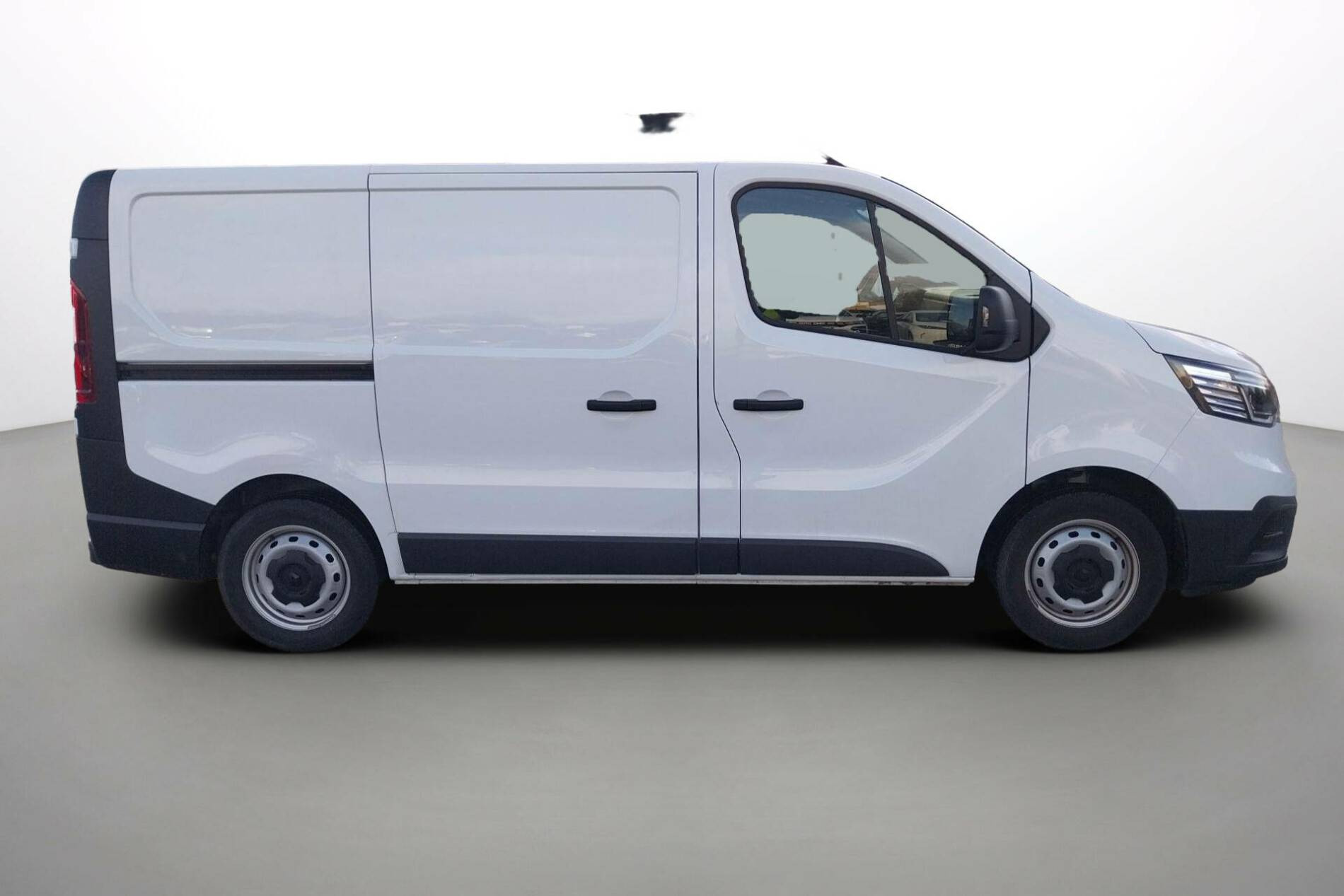 Vente en ligne Renault Trafic 3 Fourgon TRAFIC FGN L1H1 3000 KG BLUE DCI 130 au prix de 23 790 €