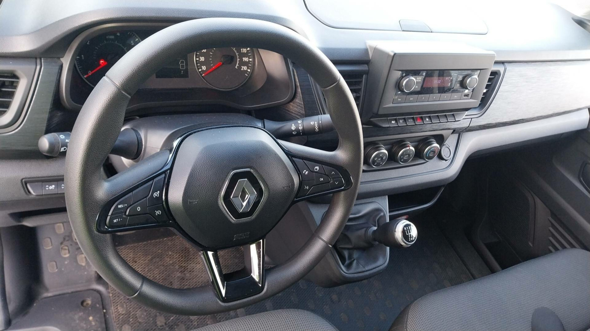 Vente en ligne Renault Trafic 3 Fourgon TRAFIC FGN L1H1 3000 KG BLUE DCI 130 au prix de 23 790 €