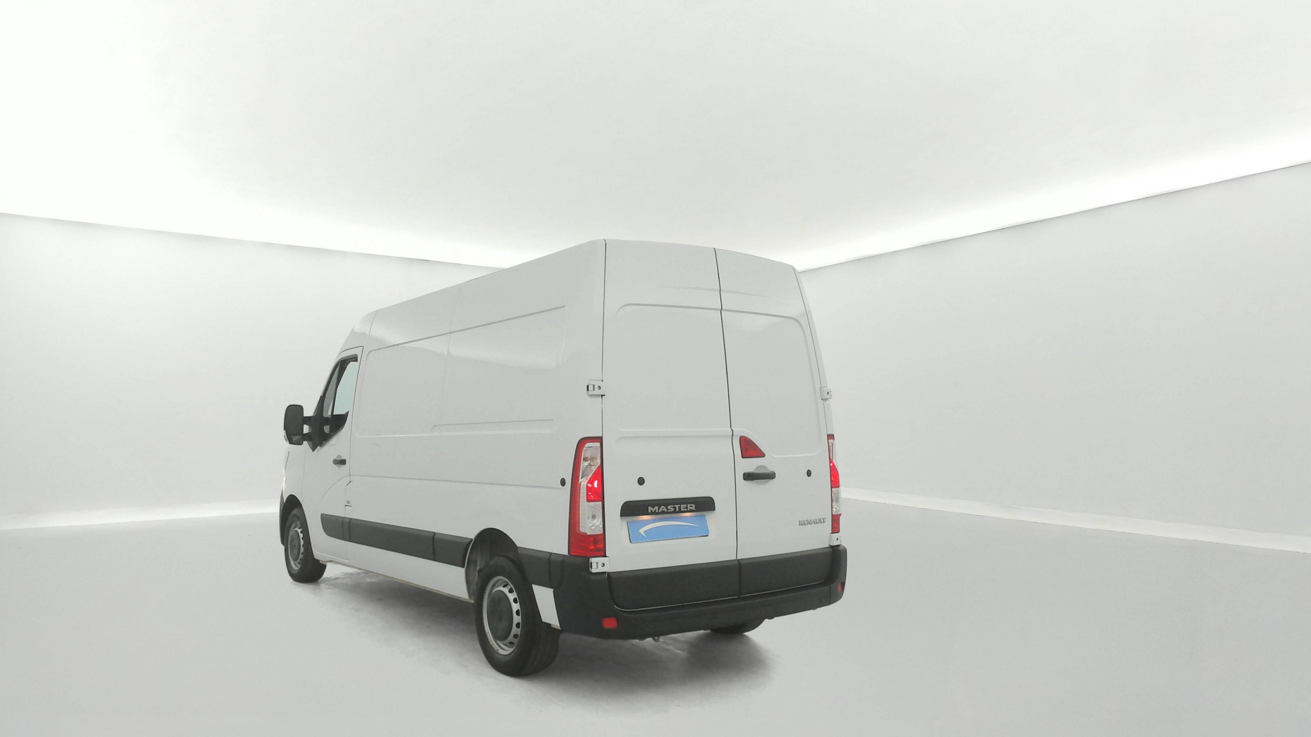 Vente en ligne Renault Master Fourgon MASTER FGN TRAC F3300 L2H2 BLUE DCI 135 au prix de 23 990 €