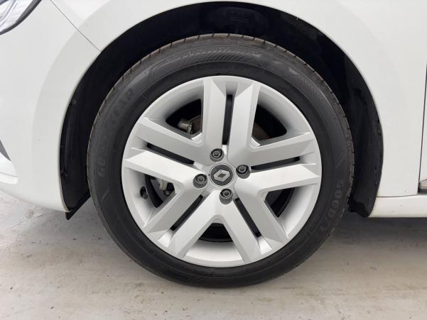 Vente en ligne Renault Clio 5 Clio E-Tech 140 - 21N au prix de 16 590 €