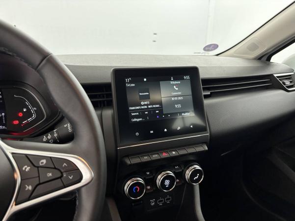 Vente en ligne Renault Clio 5 Clio E-Tech 140 - 21N au prix de 16 590 €