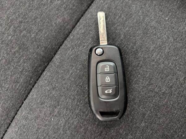 Vente en ligne Renault Clio 5 Clio E-Tech 140 - 21N au prix de 16 590 €