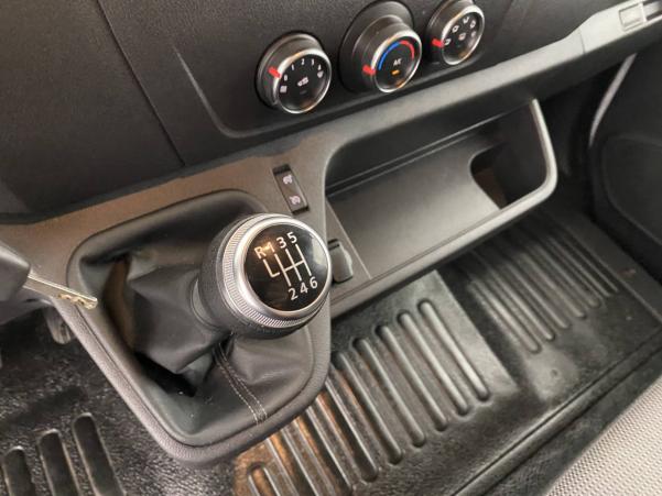 Vente en ligne Renault Master Fourgon MASTER FGN TRAC F3500 L2H2 DCI 135 au prix de 21 790 €