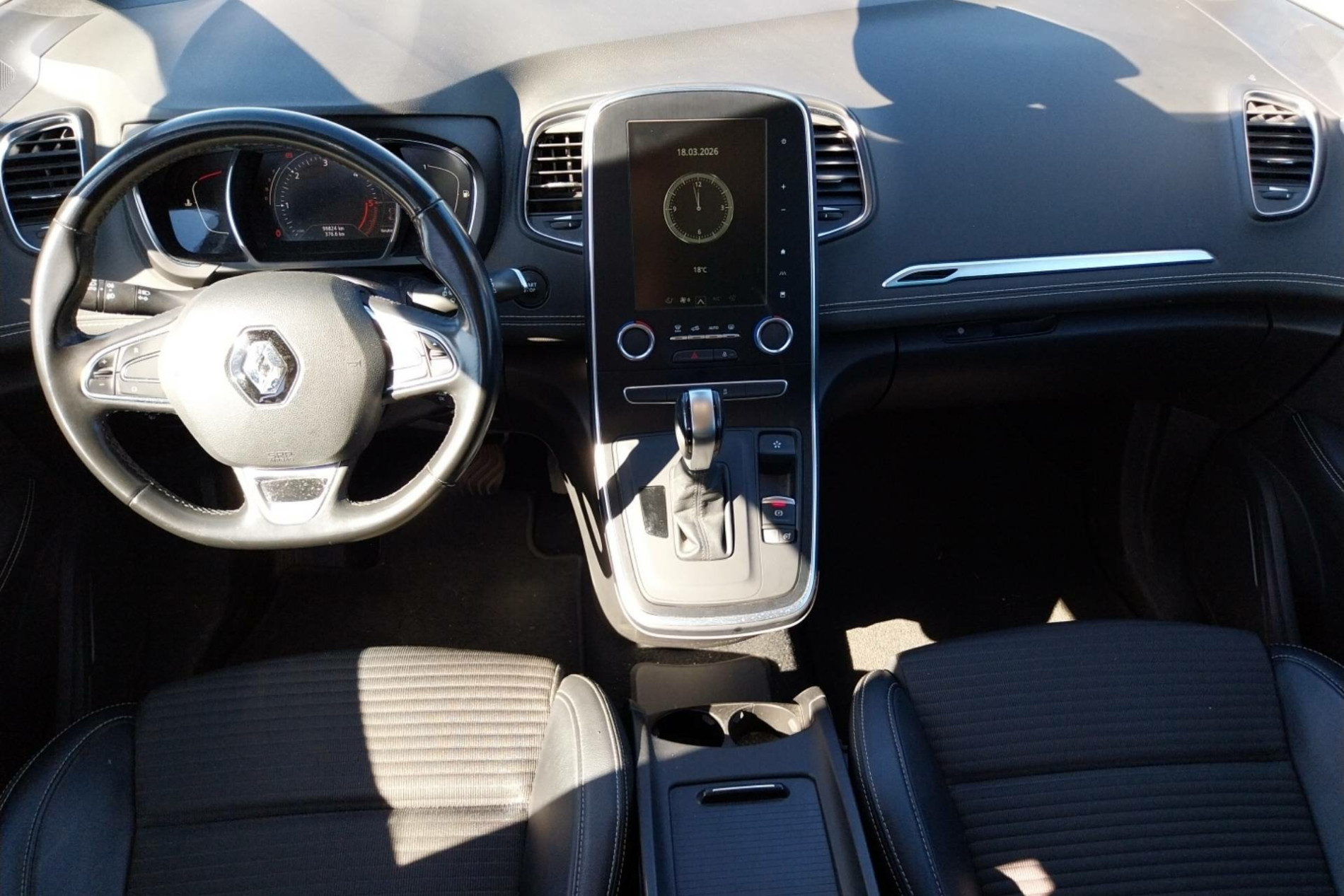 Vente en ligne Renault Grand Scenic 4 Grand Scenic Blue dCi 120 EDC au prix de 16 990 €