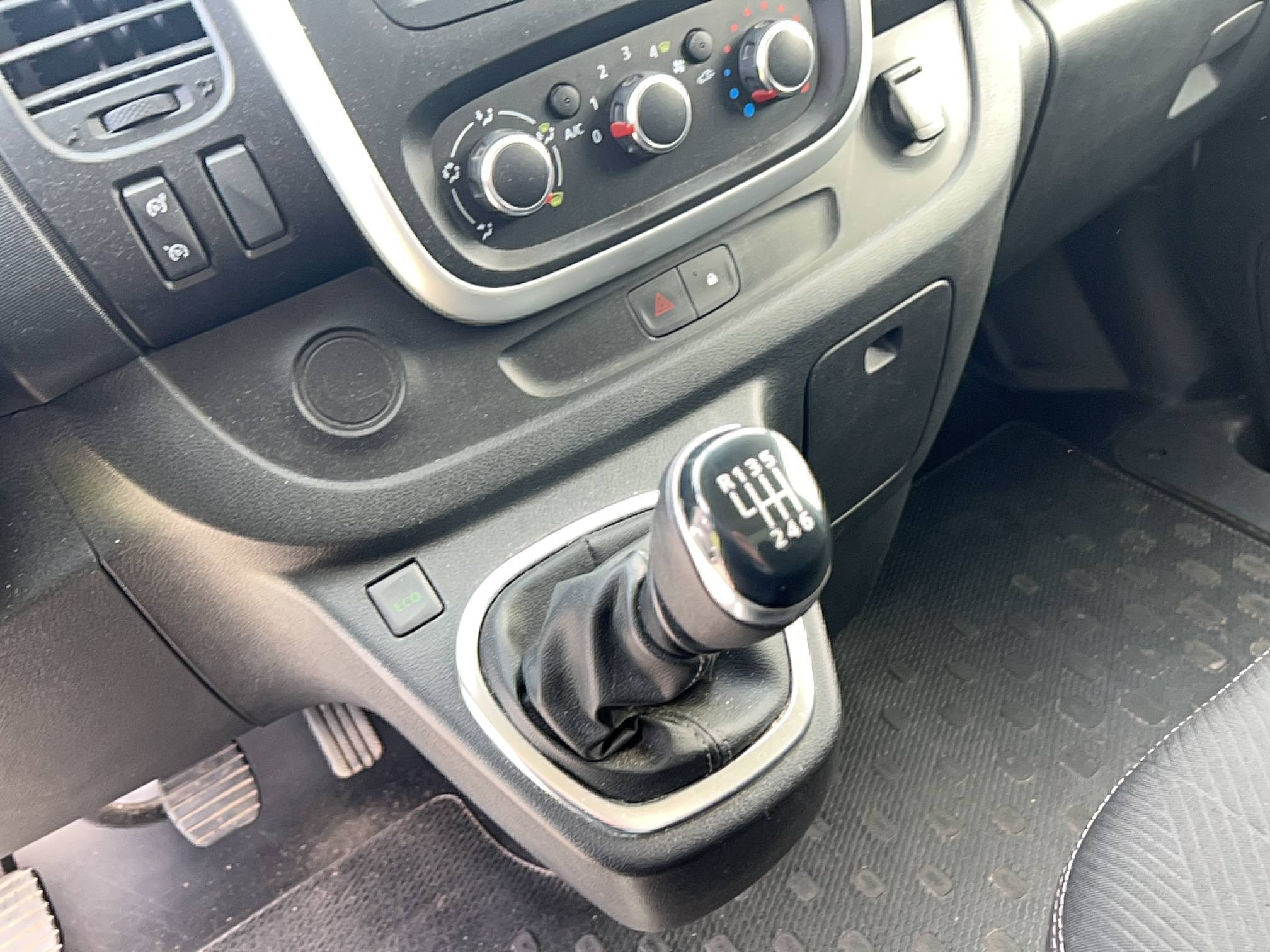 Vente en ligne Renault Trafic 3 Fourgon TRAFIC FGN L2H1 1300 KG DCI 120 au prix de 20 990 €