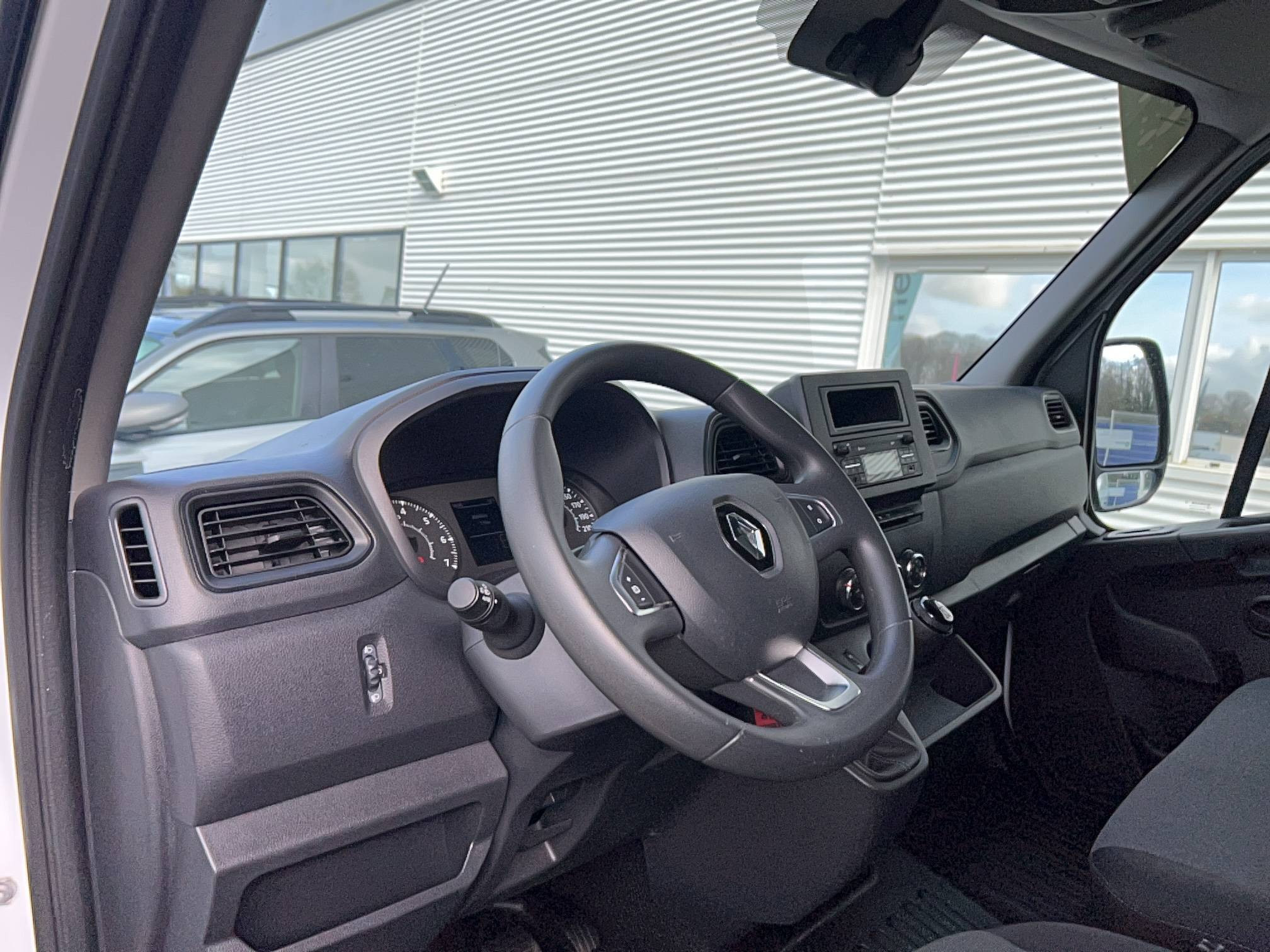 Vente en ligne Renault Master Fourgon MASTER FGN TRAC F3500 L2H2 BLUE DCI 135 au prix de 23 590 €