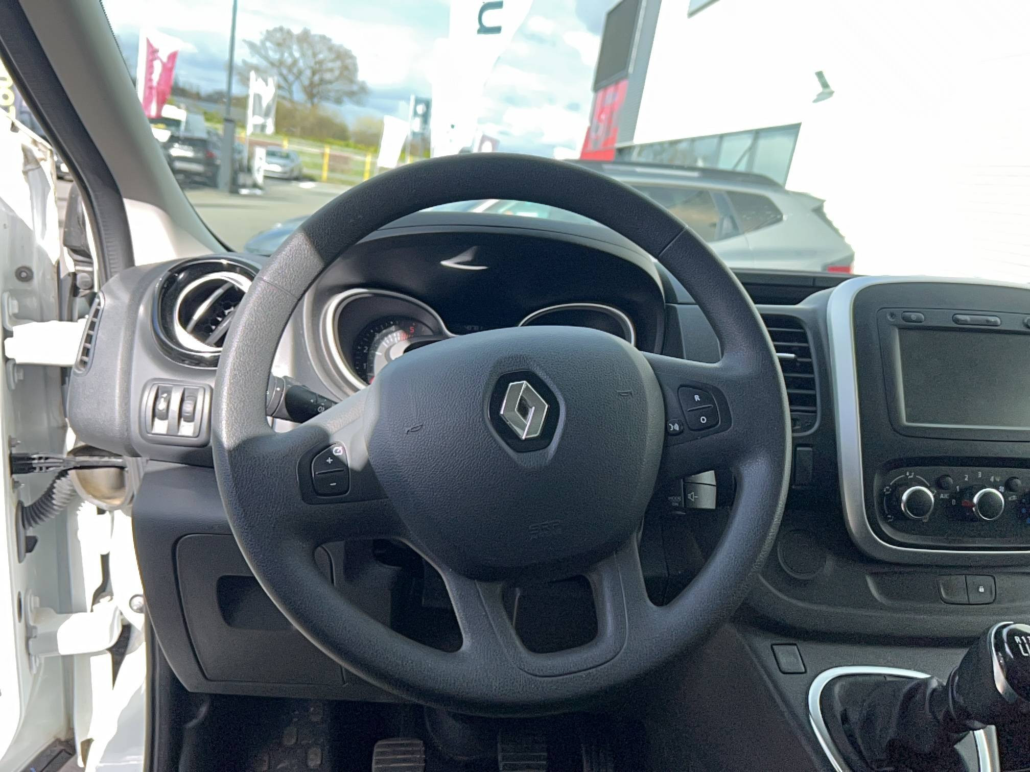 Vente en ligne Renault Trafic 3 Fourgon TRAFIC FGN L2H1 1300 KG DCI 120 au prix de 20 990 €