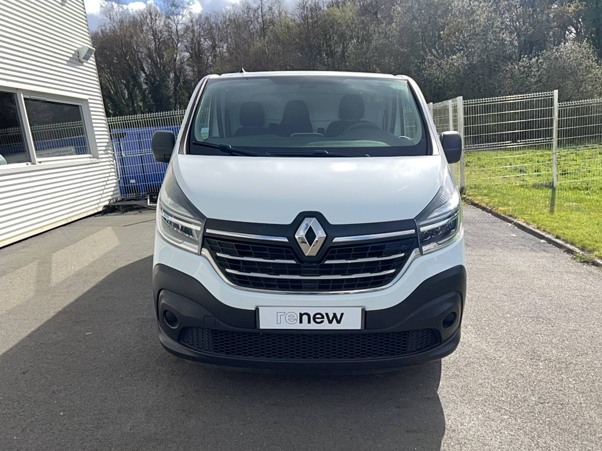 Vente en ligne Renault Trafic 3 Fourgon TRAFIC FGN L2H1 1300 KG DCI 120 au prix de 20 990 €