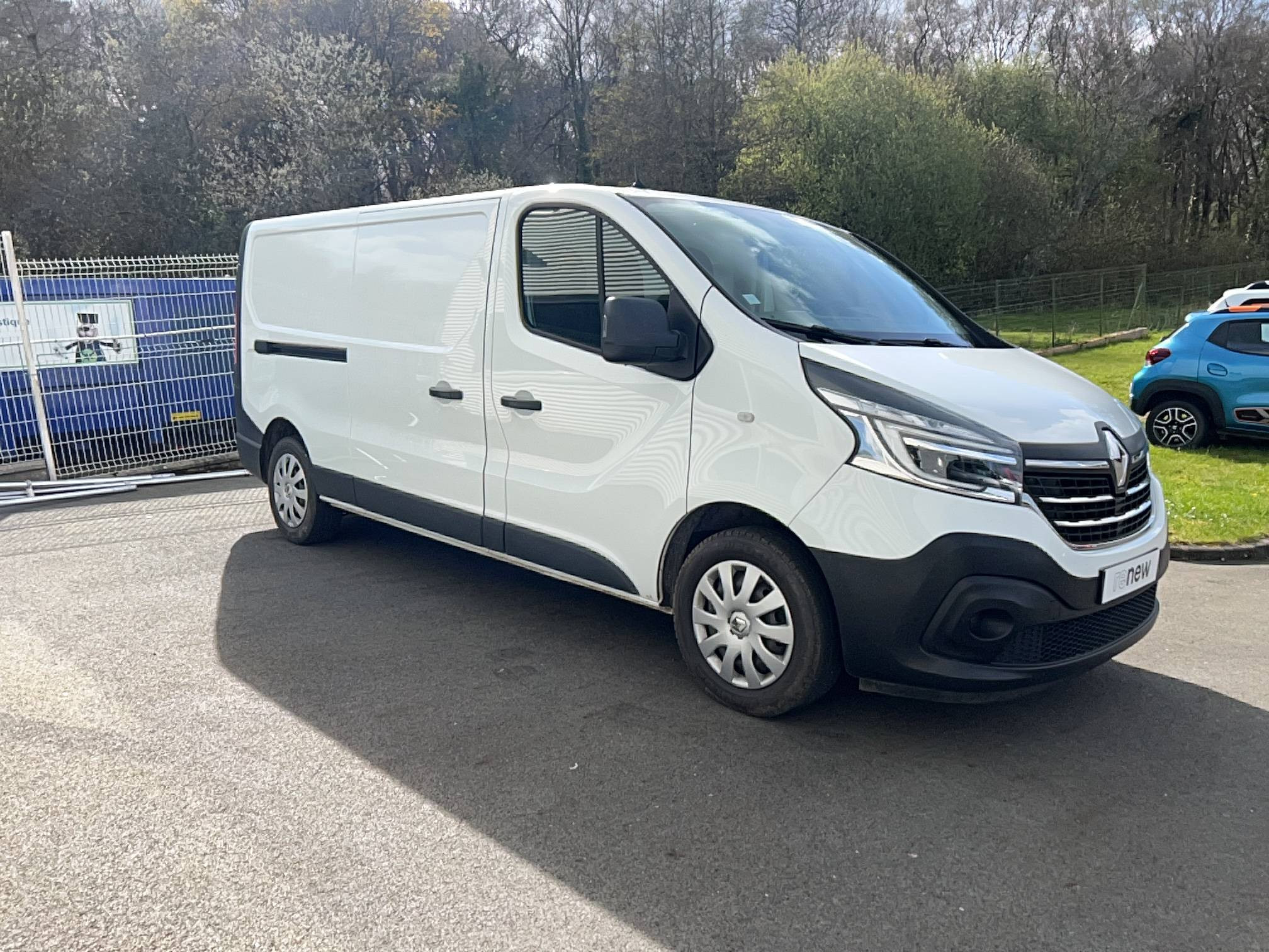 Vente en ligne Renault Trafic 3 Fourgon TRAFIC FGN L2H1 1300 KG DCI 120 au prix de 20 990 €