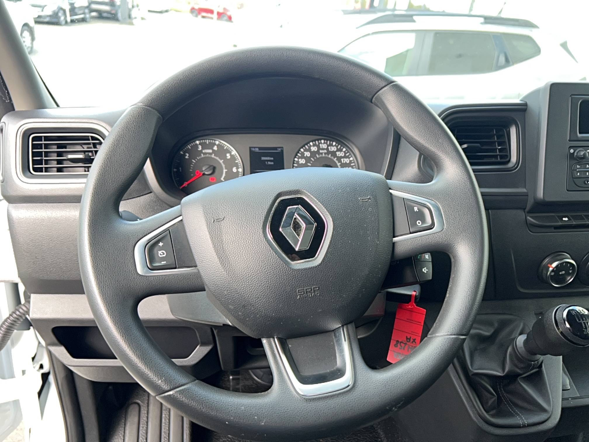 Vente en ligne Renault Master Fourgon MASTER FGN TRAC F3500 L2H2 BLUE DCI 135 au prix de 23 590 €