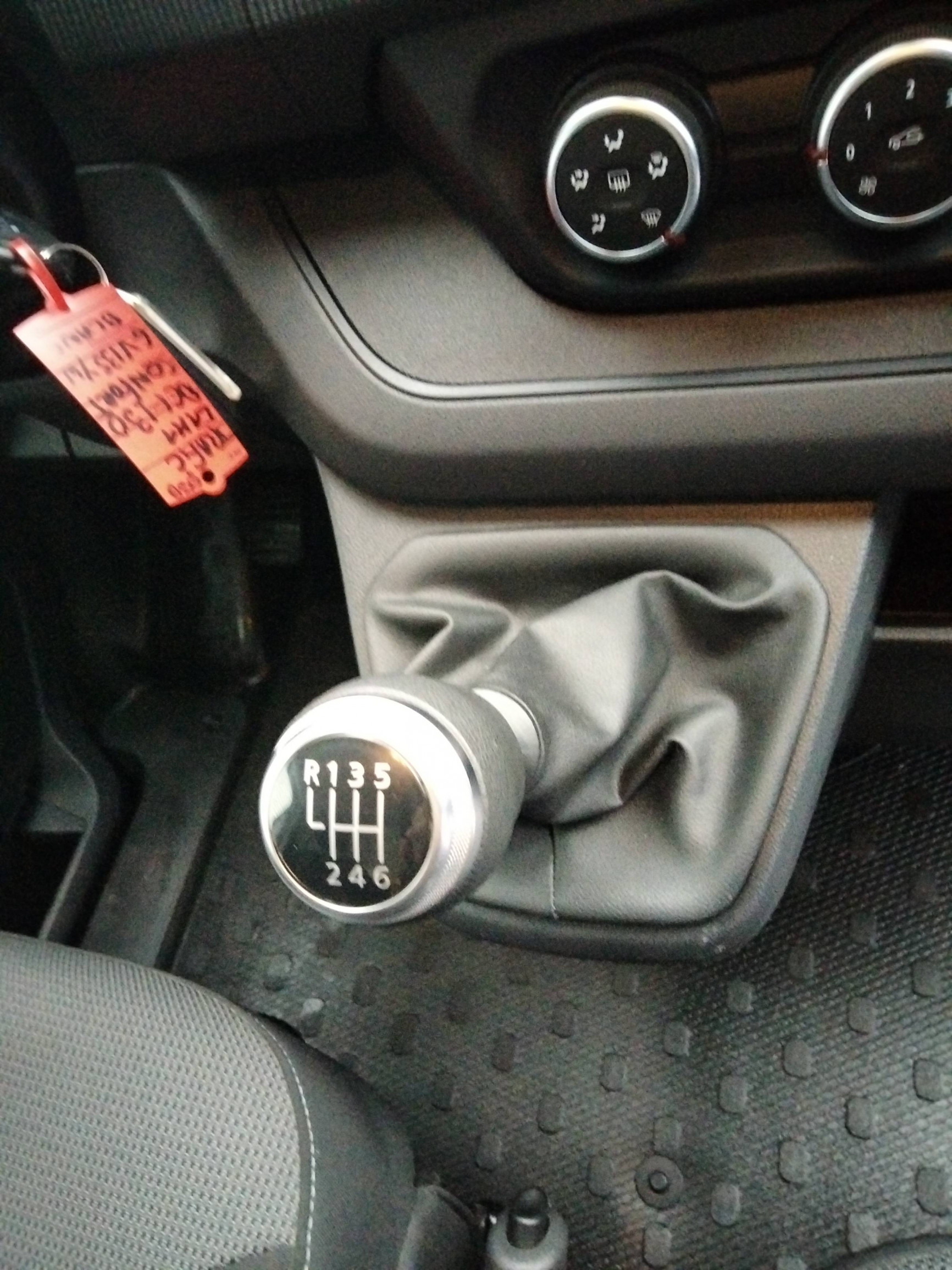 Vente en ligne Renault Trafic 3 Fourgon TRAFIC FGN L1H1 3T BLUE DCI 130 GSR2 au prix de 25 990 €