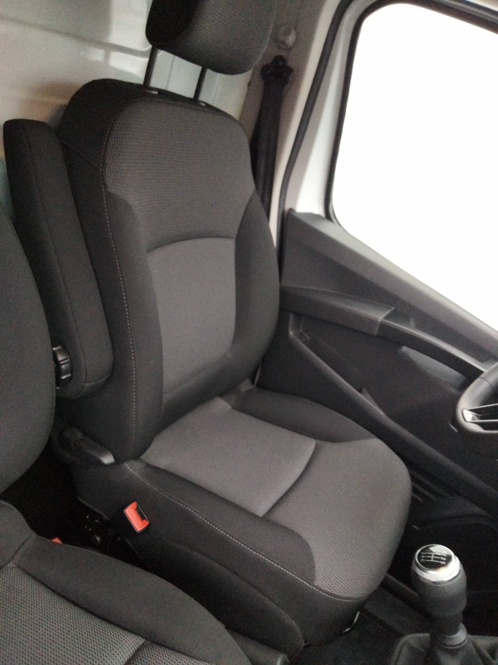 Vente en ligne Renault Trafic 3 Fourgon TRAFIC FGN L1H1 3T BLUE DCI 130 GSR2 au prix de 25 990 €