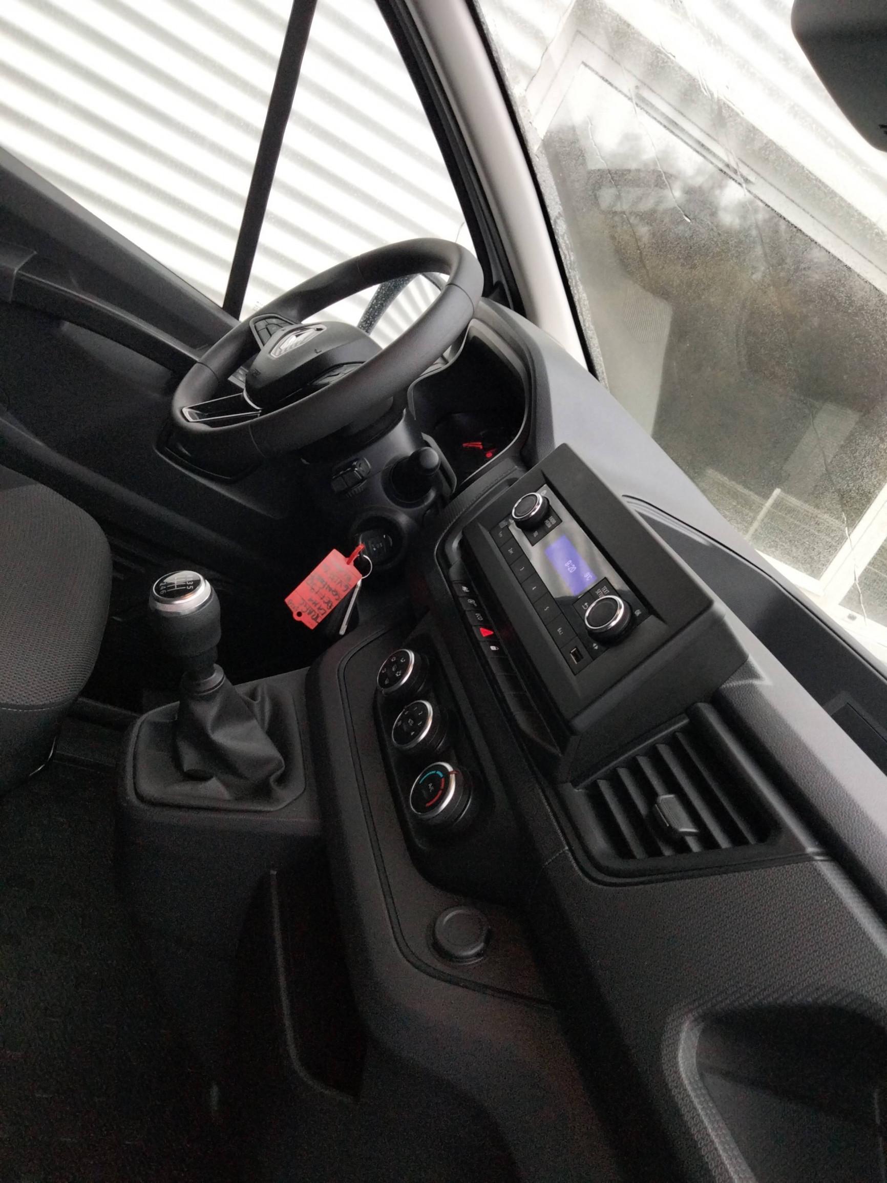 Vente en ligne Renault Trafic 3 Fourgon TRAFIC FGN L1H1 3T BLUE DCI 130 GSR2 au prix de 25 990 €