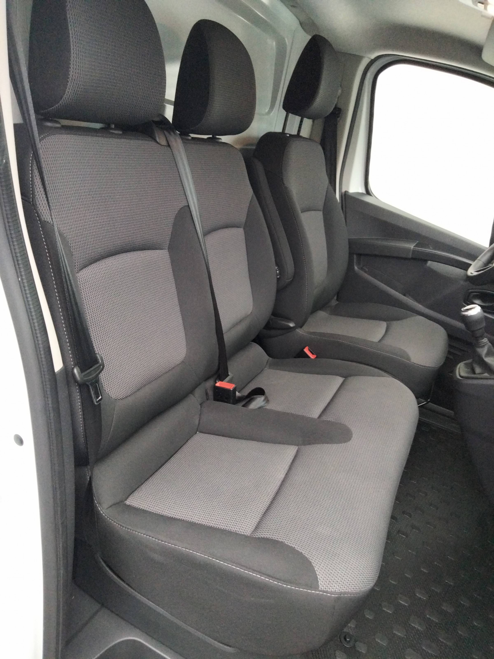 Vente en ligne Renault Trafic 3 Fourgon TRAFIC FGN L1H1 3T BLUE DCI 130 GSR2 au prix de 25 990 €