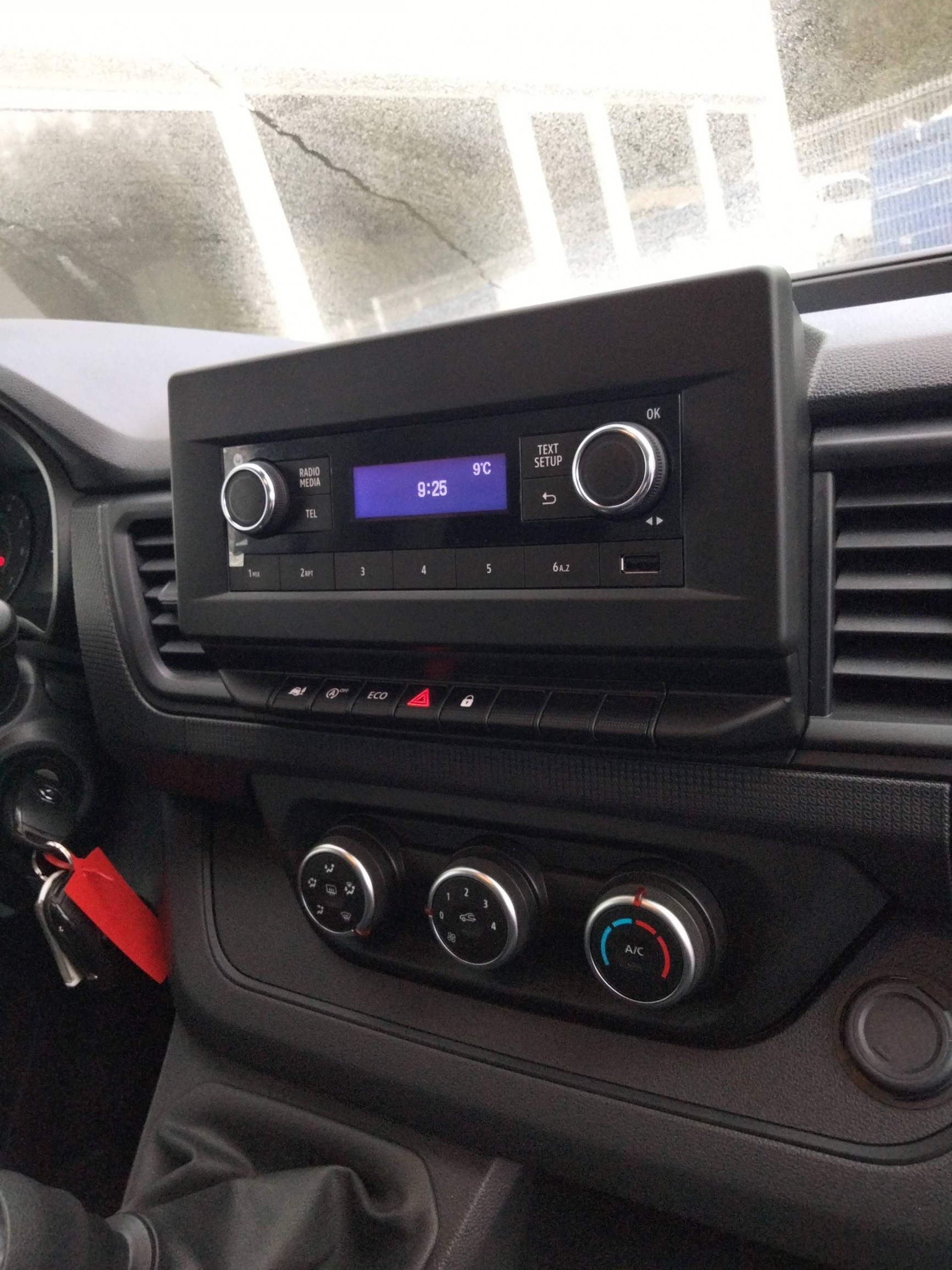 Vente en ligne Renault Trafic 3 Fourgon TRAFIC FGN L1H1 3T BLUE DCI 130 GSR2 au prix de 25 990 €