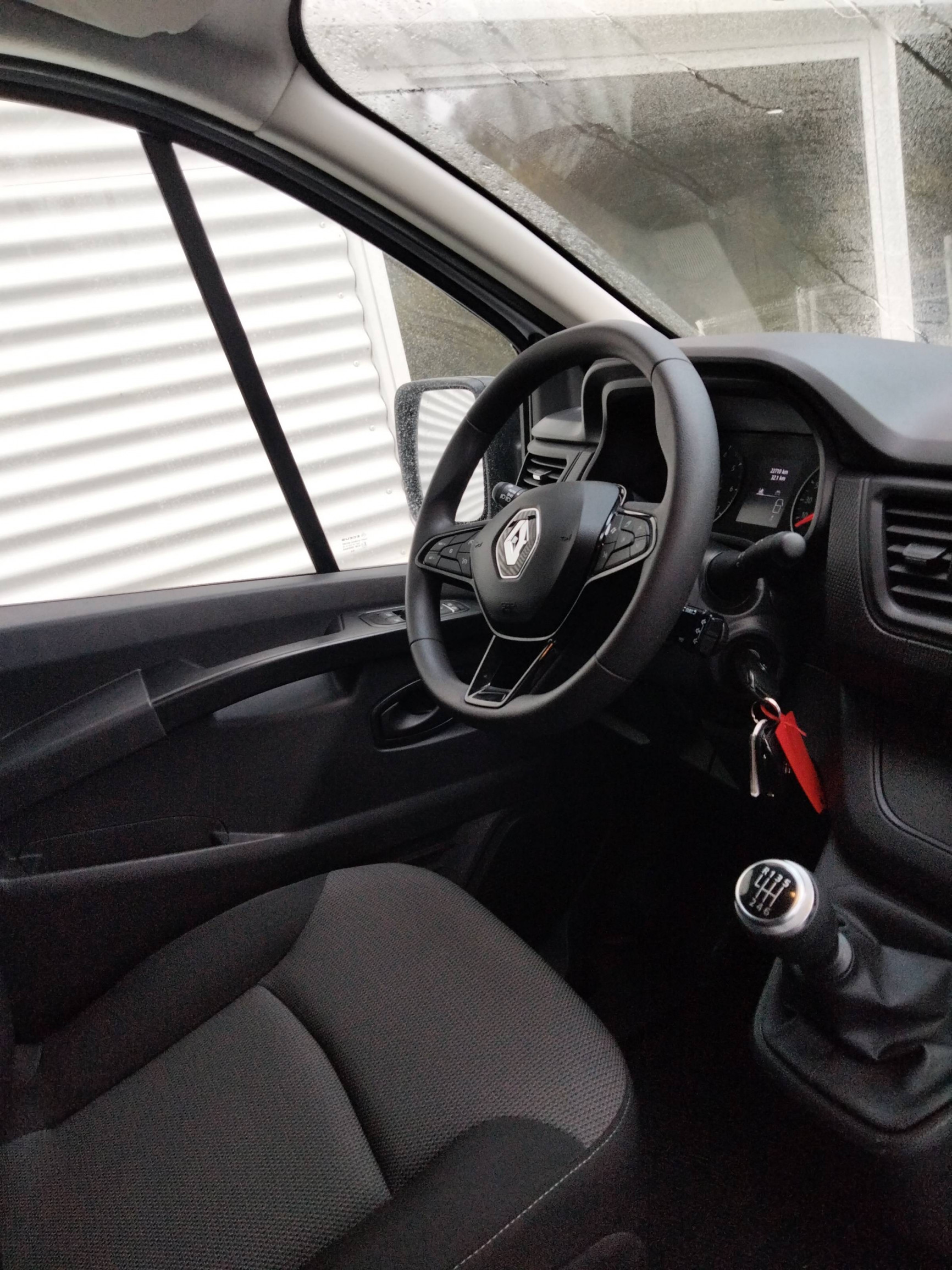 Vente en ligne Renault Trafic 3 Fourgon TRAFIC FGN L1H1 3T BLUE DCI 130 GSR2 au prix de 25 990 €