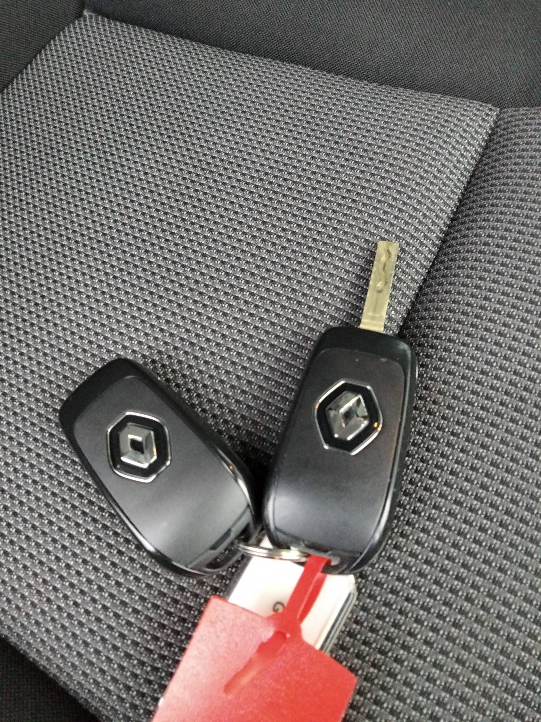 Vente en ligne Renault Trafic 3 Fourgon TRAFIC FGN L1H1 3T BLUE DCI 130 GSR2 au prix de 25 990 €