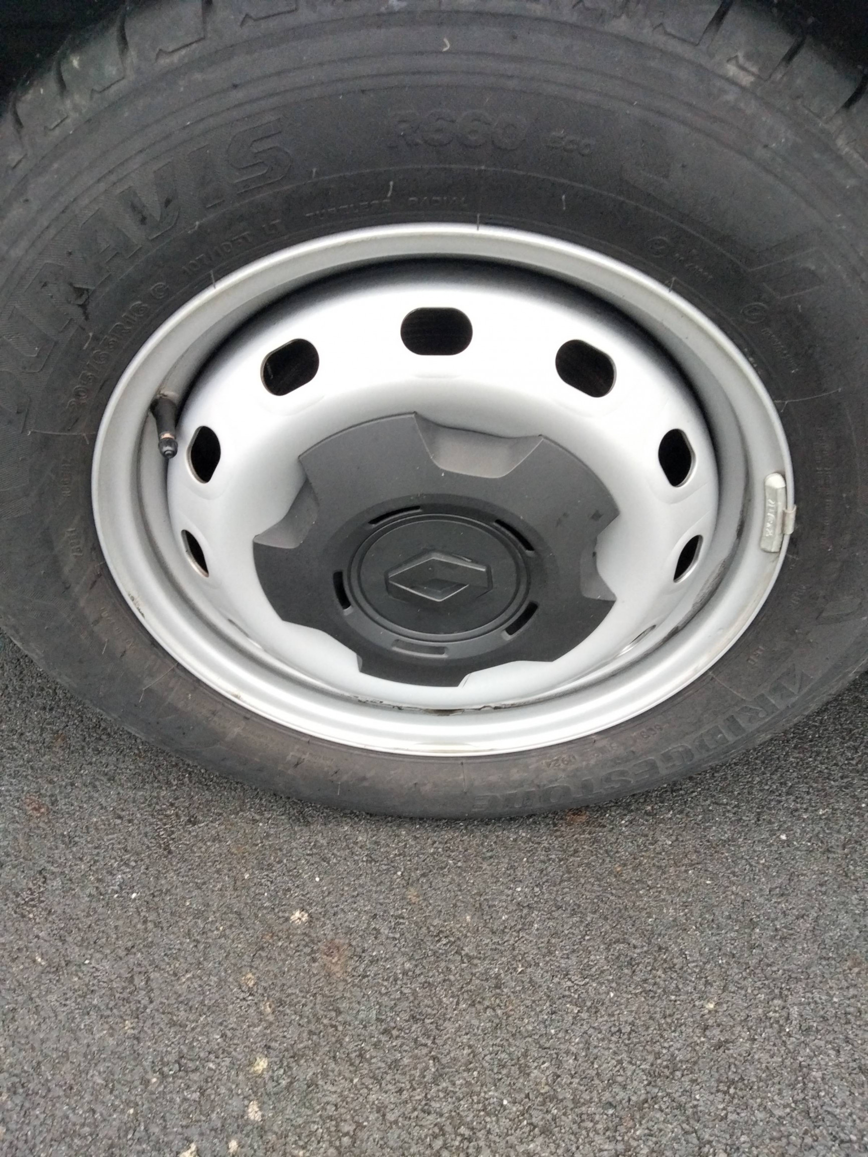 Vente en ligne Renault Trafic 3 Fourgon TRAFIC FGN L1H1 3T BLUE DCI 130 GSR2 au prix de 25 990 €