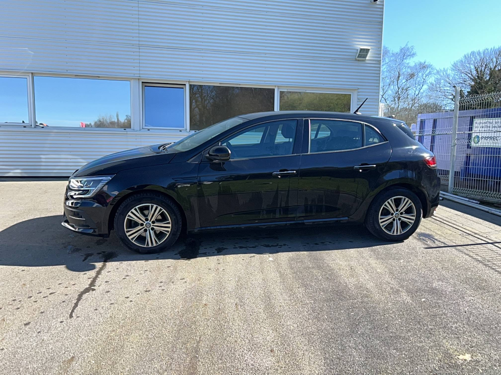 Vente en ligne Renault Megane 4  Blue dCi 115 EDC au prix de 17 990 €