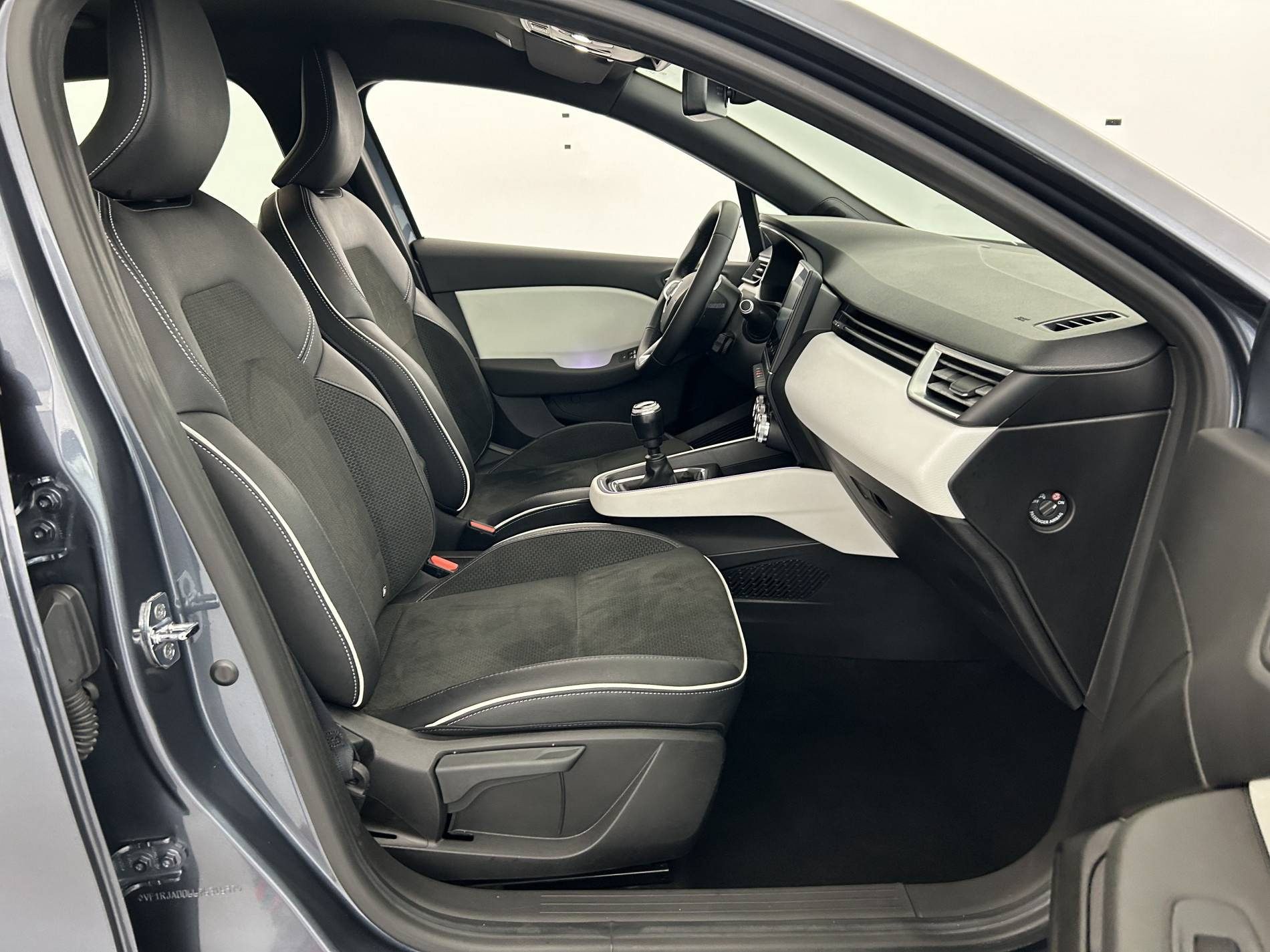 Vente en ligne Renault Clio 5 Clio TCe 90 - 21 au prix de 13 990 €