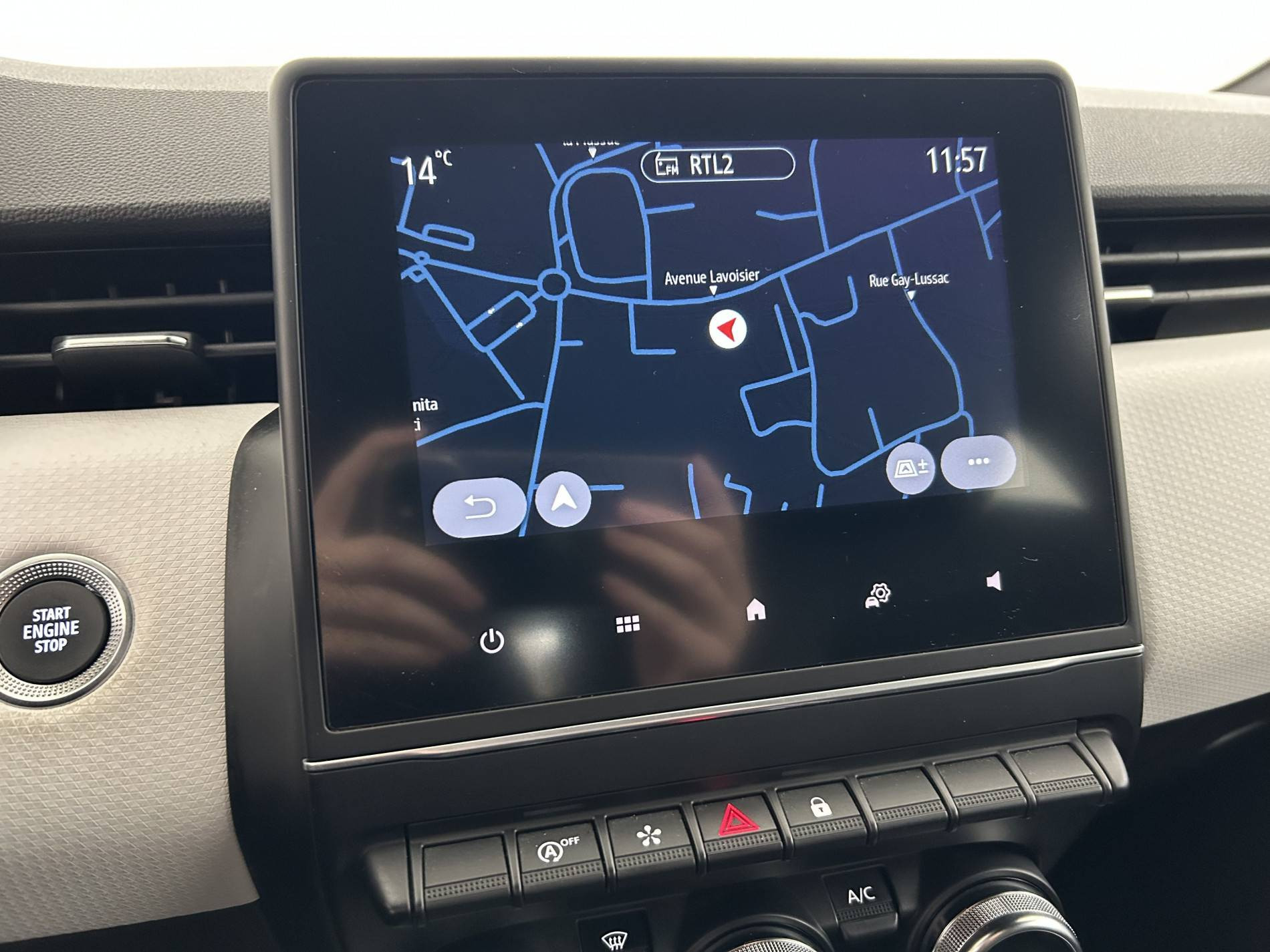 Vente en ligne Renault Clio 5 Clio TCe 90 - 21 au prix de 13 990 €