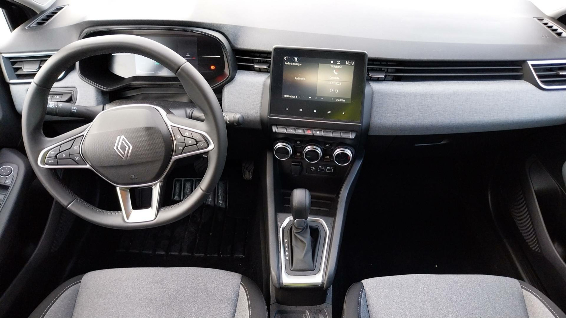 Vente en ligne Renault Clio 5 Clio E-Tech full hybrid 145 ch GSR2 au prix de 19 990 €