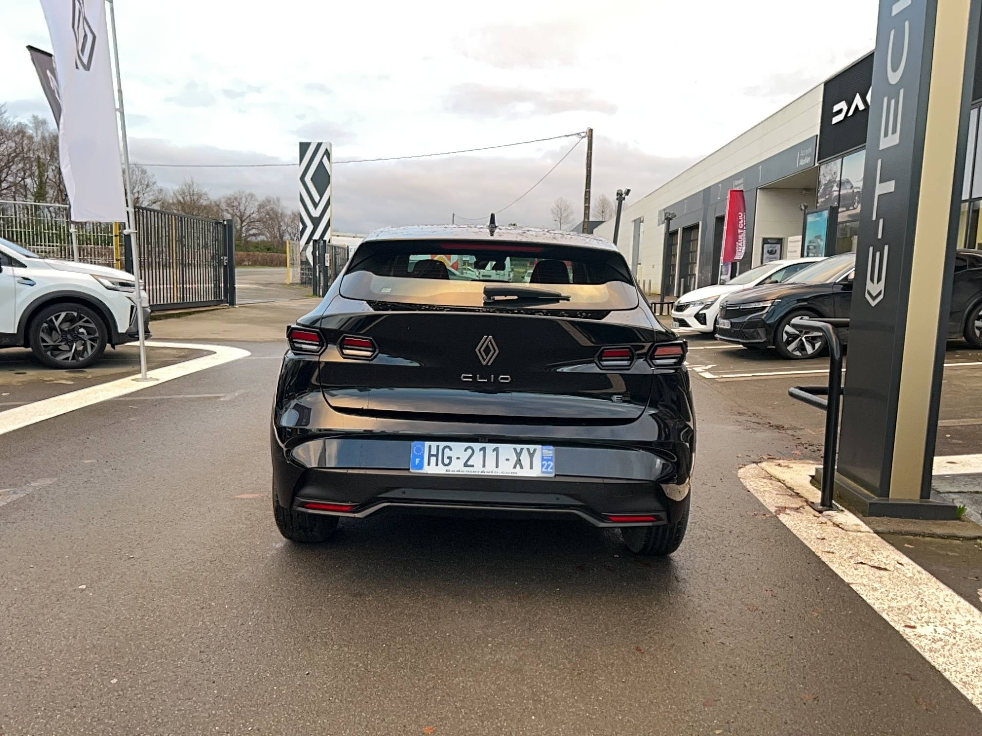 Vente en ligne Renault Clio 6 Clio E-Tech full hybrid 160 ch au prix de 25 590 €