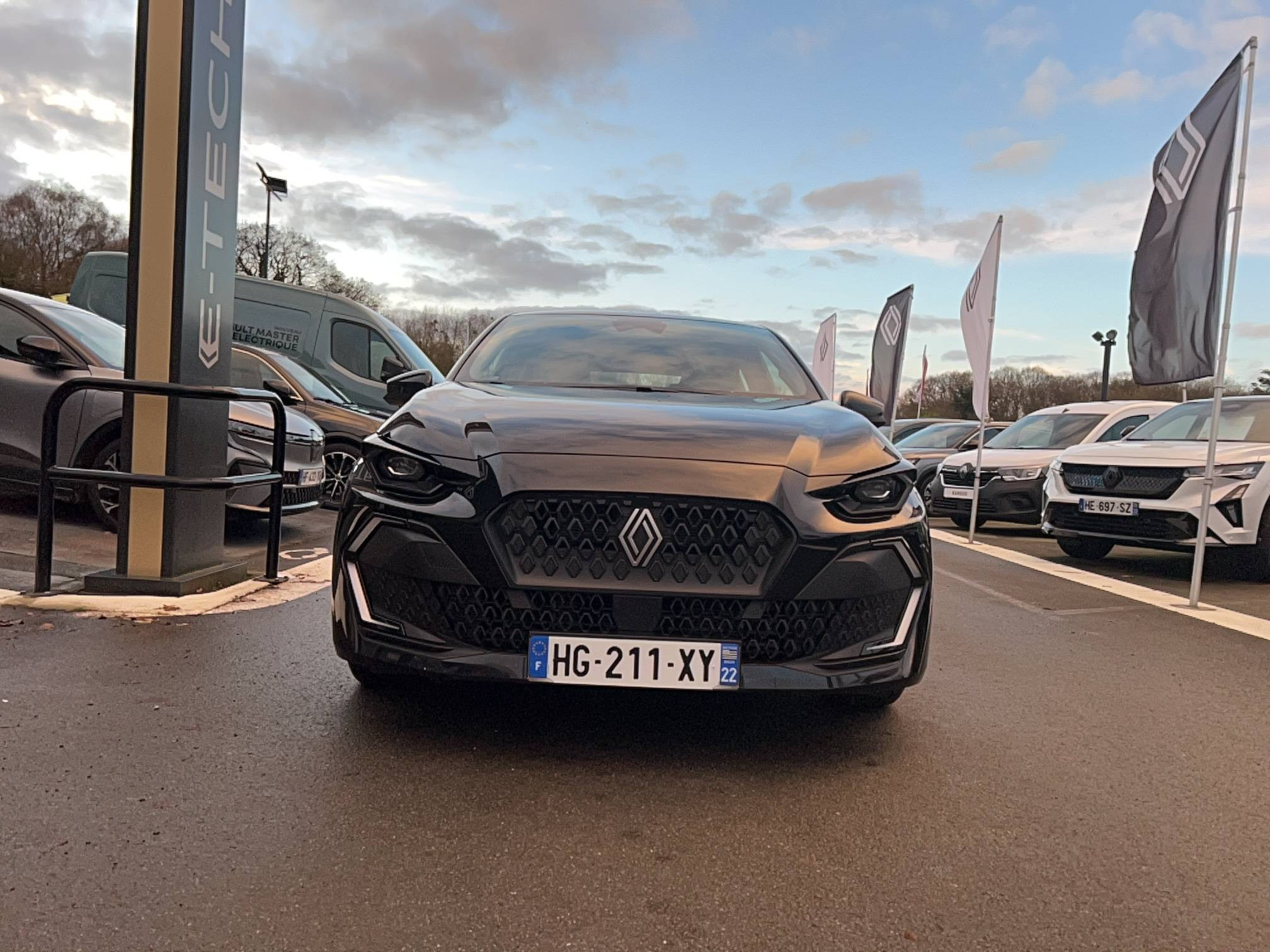 Vente en ligne Renault Clio 6 Clio E-Tech full hybrid 160 ch au prix de 25 590 €