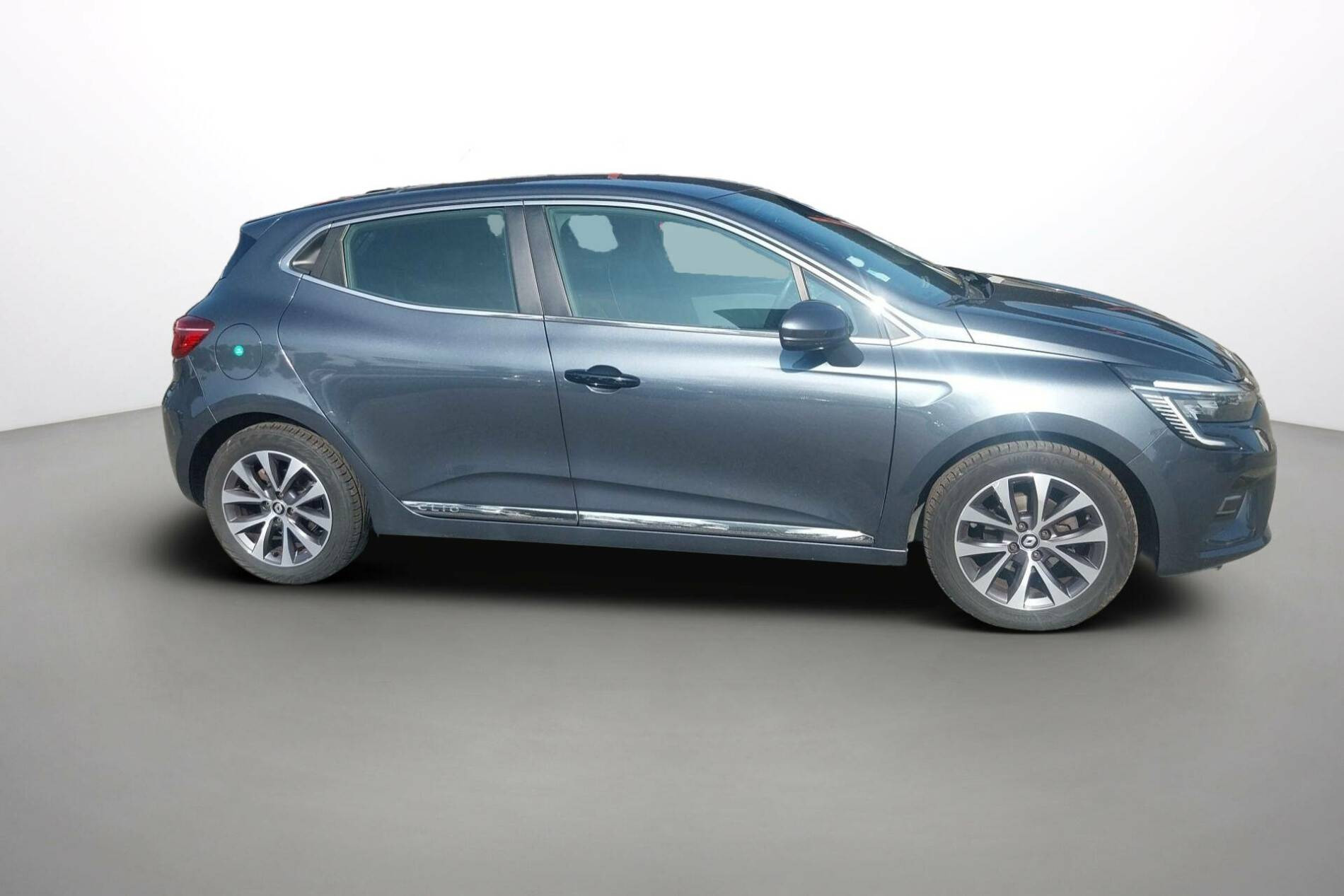 Vente en ligne Renault Clio 5 Clio TCe 90 - 21 au prix de 13 990 €