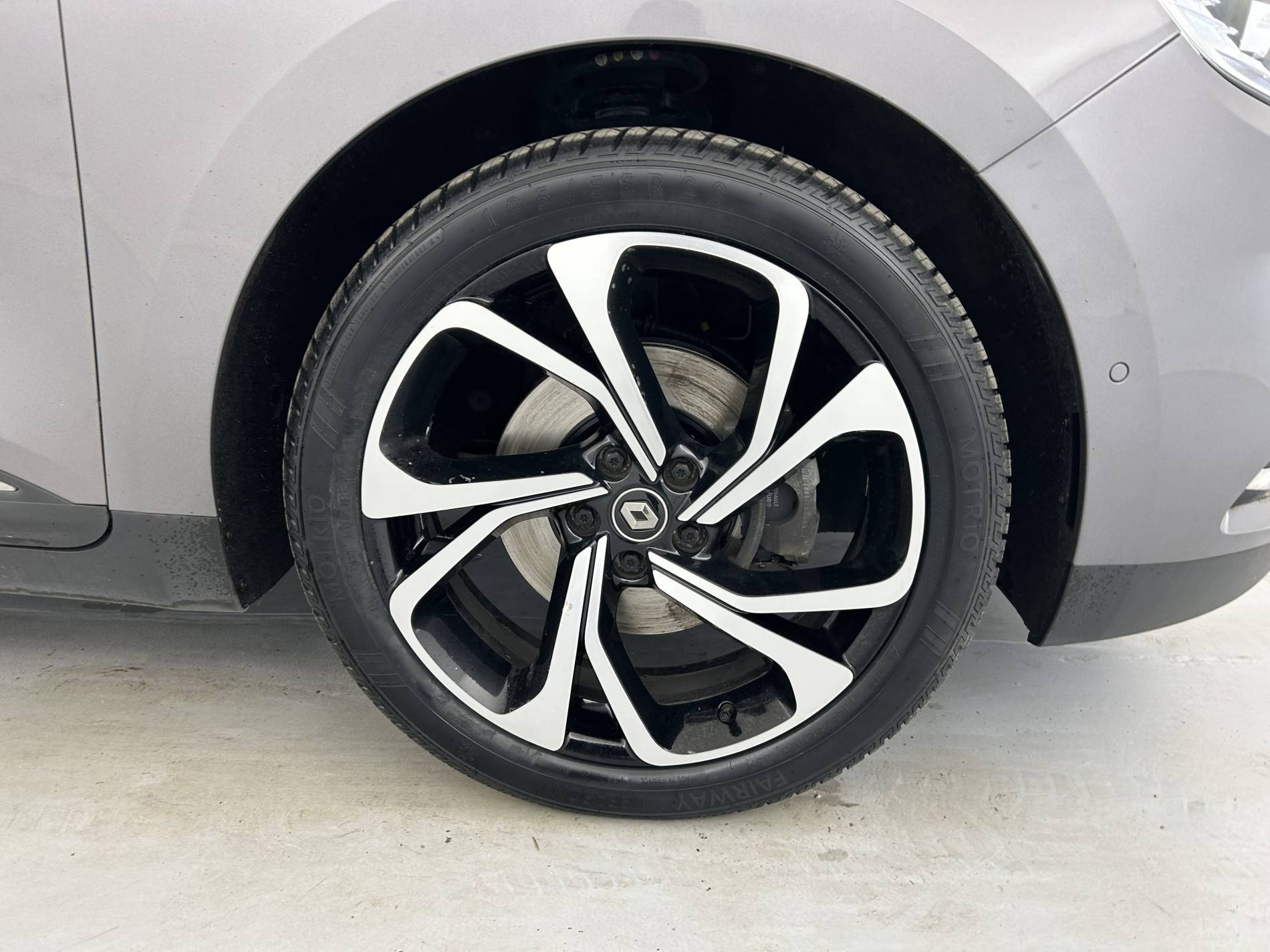 Vente en ligne Renault Grand Scenic 4 Grand Scenic TCe 160 FAP EDC au prix de 17 390 €