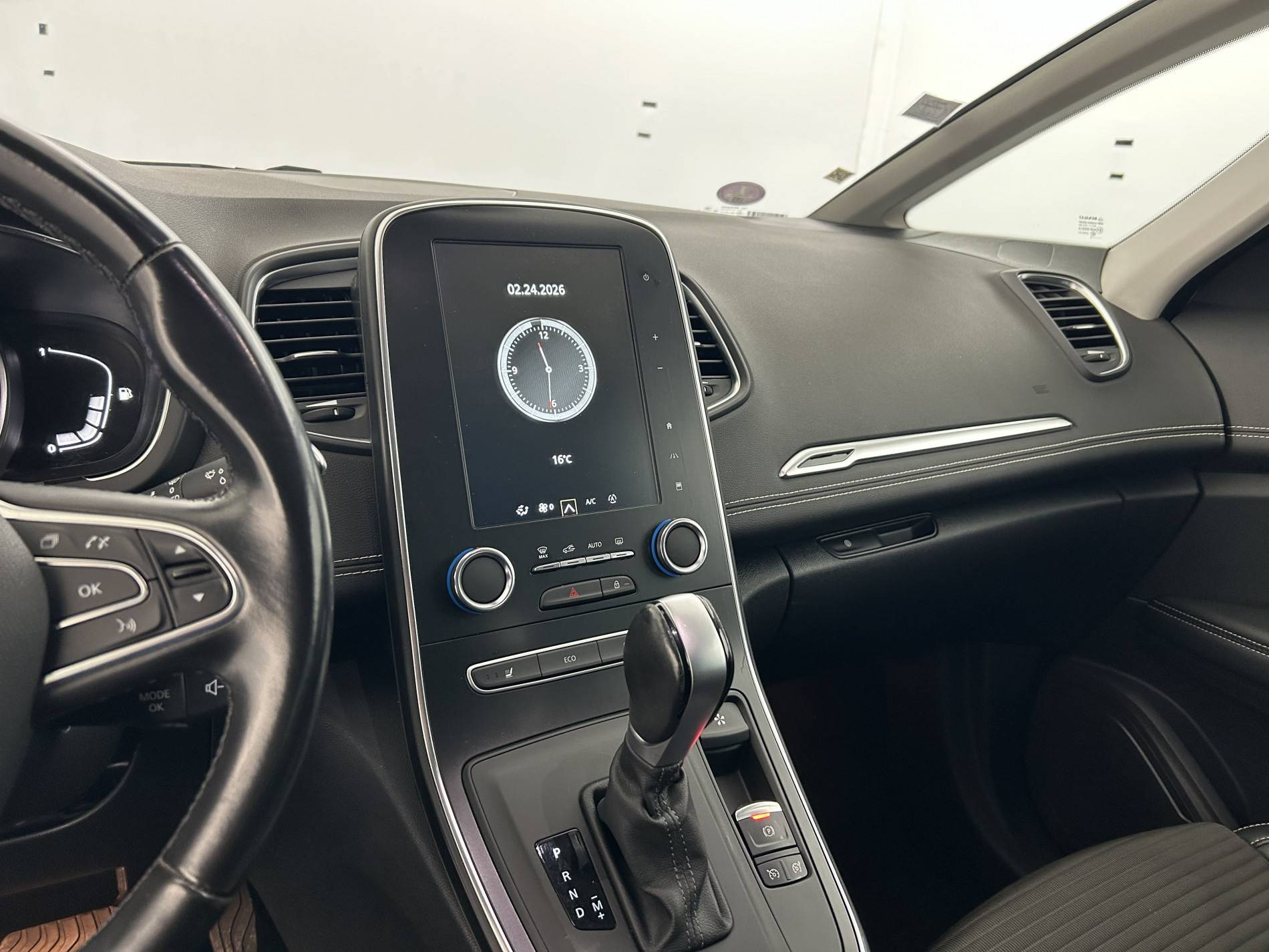 Vente en ligne Renault Grand Scenic 4 Grand Scenic TCe 160 FAP EDC au prix de 17 390 €