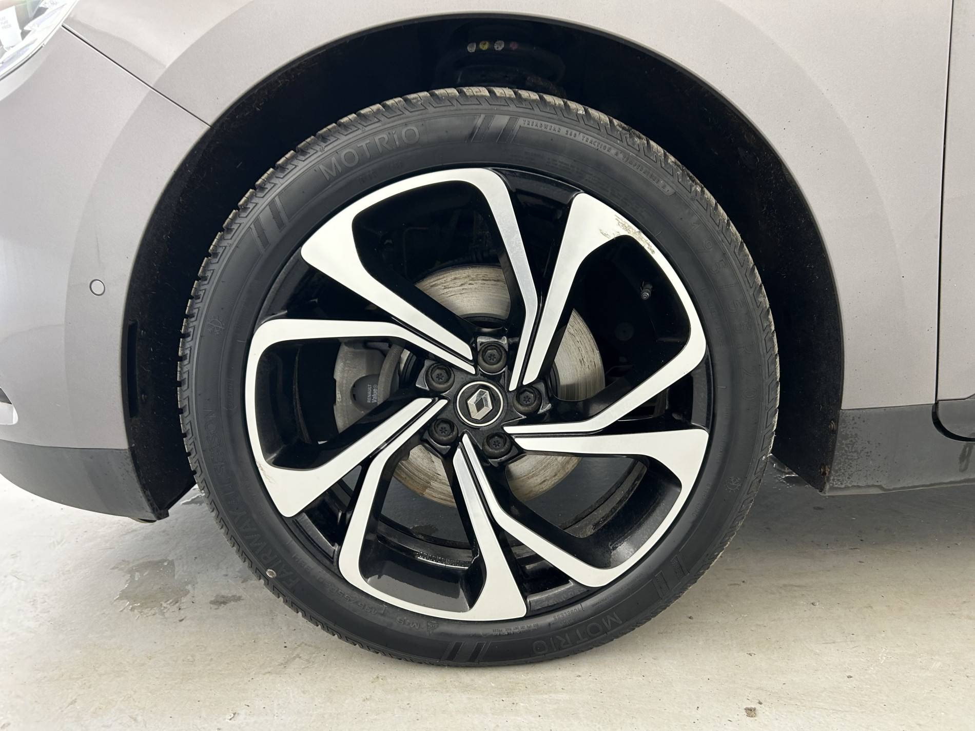 Vente en ligne Renault Grand Scenic 4 Grand Scenic TCe 160 FAP EDC au prix de 17 390 €