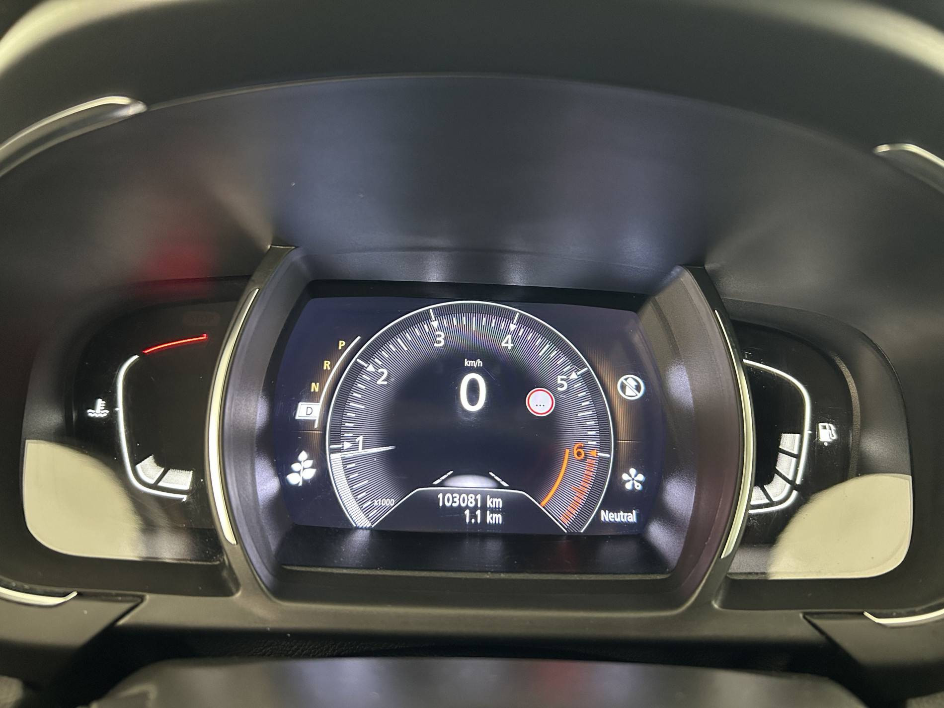 Vente en ligne Renault Grand Scenic 4 Grand Scenic TCe 160 FAP EDC au prix de 17 390 €