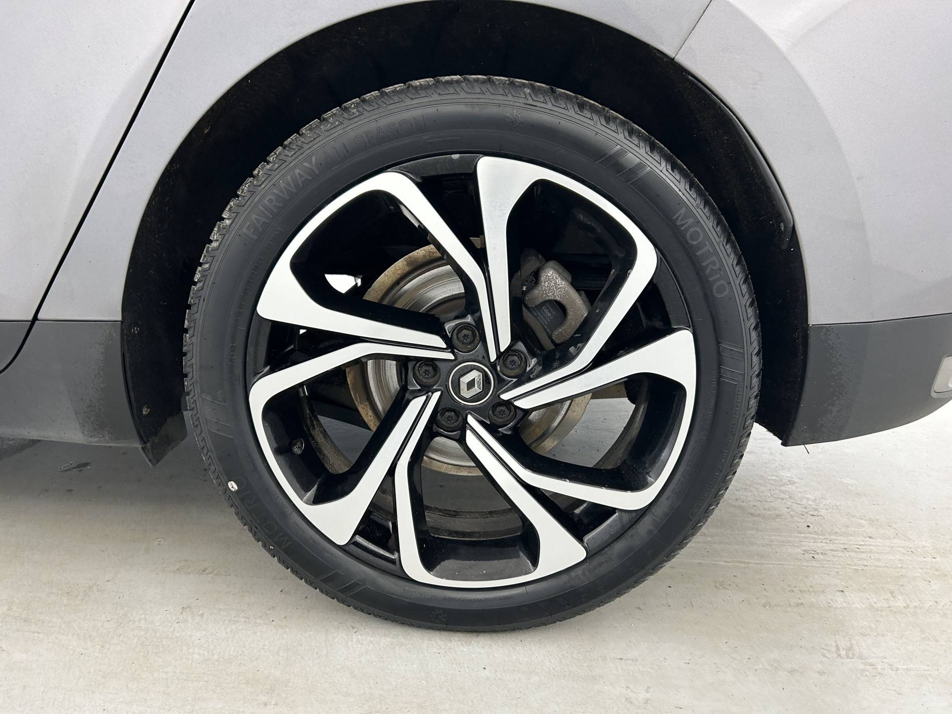 Vente en ligne Renault Grand Scenic 4 Grand Scenic TCe 160 FAP EDC au prix de 17 390 €