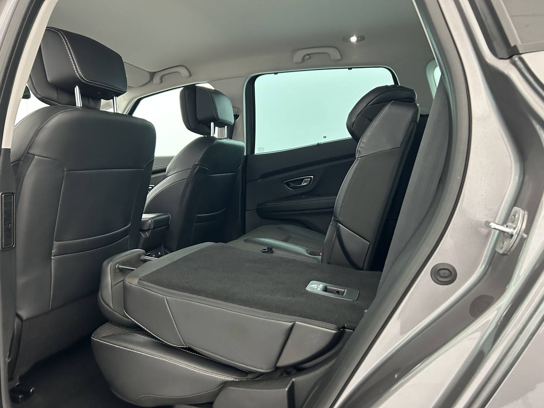 Vente en ligne Renault Grand Scenic 4 Grand Scenic TCe 160 FAP EDC au prix de 17 390 €