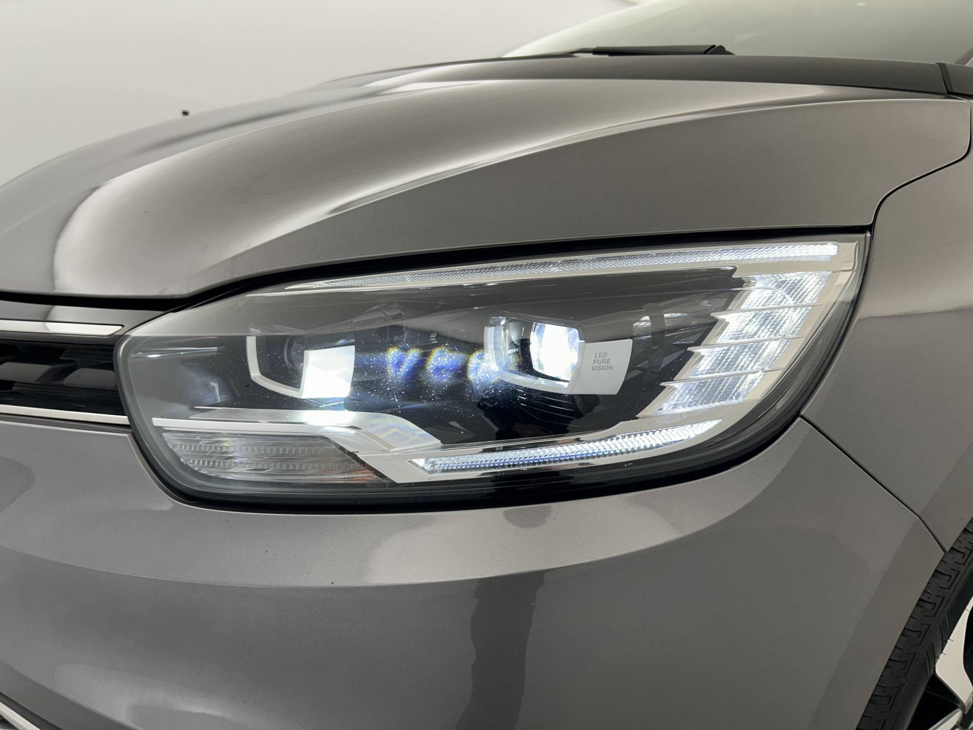 Vente en ligne Renault Grand Scenic 4 Grand Scenic TCe 160 FAP EDC au prix de 17 390 €