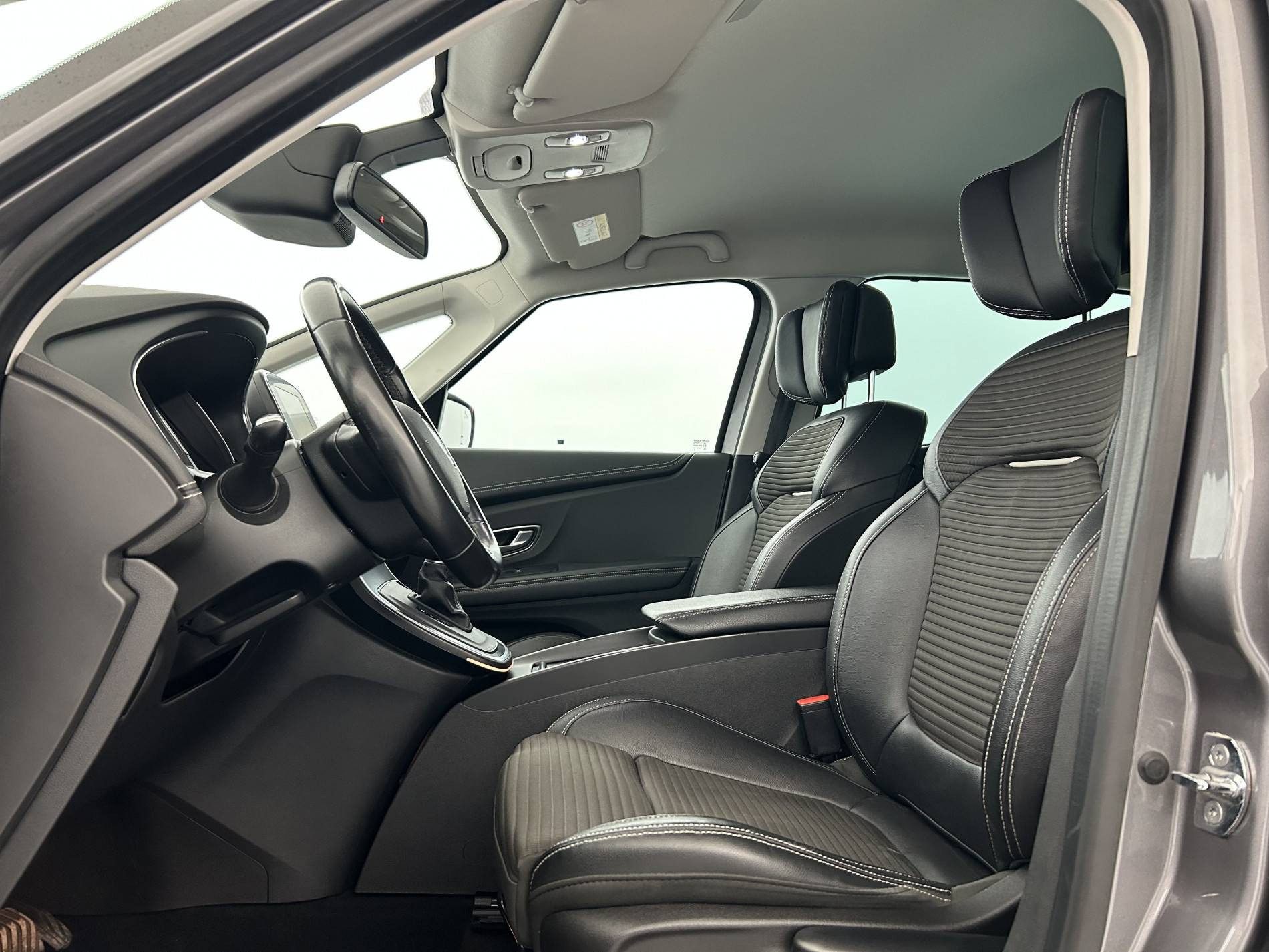 Vente en ligne Renault Grand Scenic 4 Grand Scenic TCe 160 FAP EDC au prix de 17 390 €