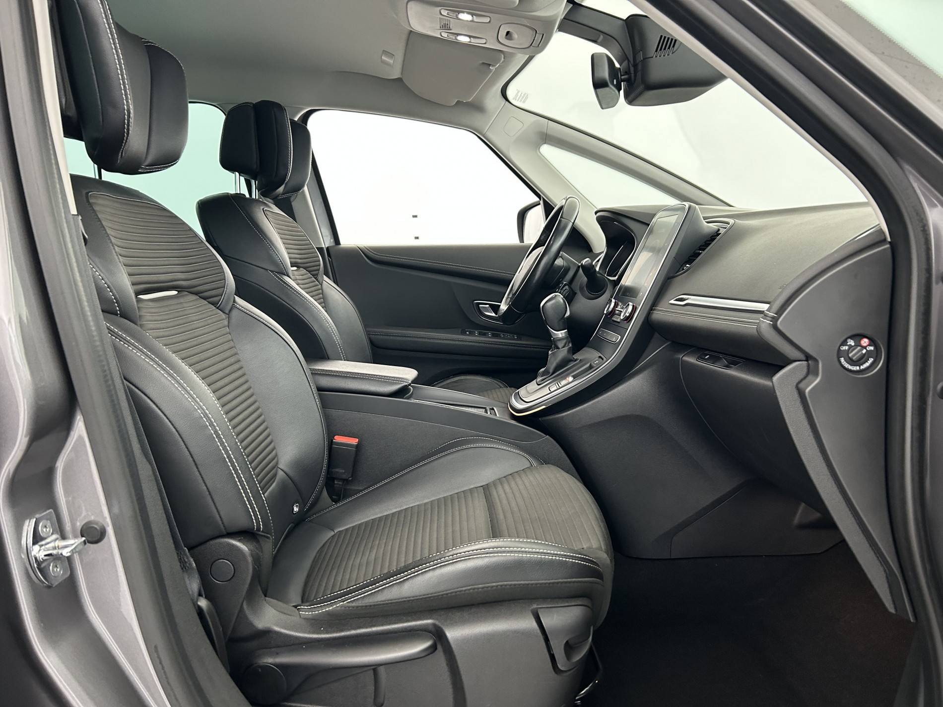 Vente en ligne Renault Grand Scenic 4 Grand Scenic TCe 160 FAP EDC au prix de 17 390 €