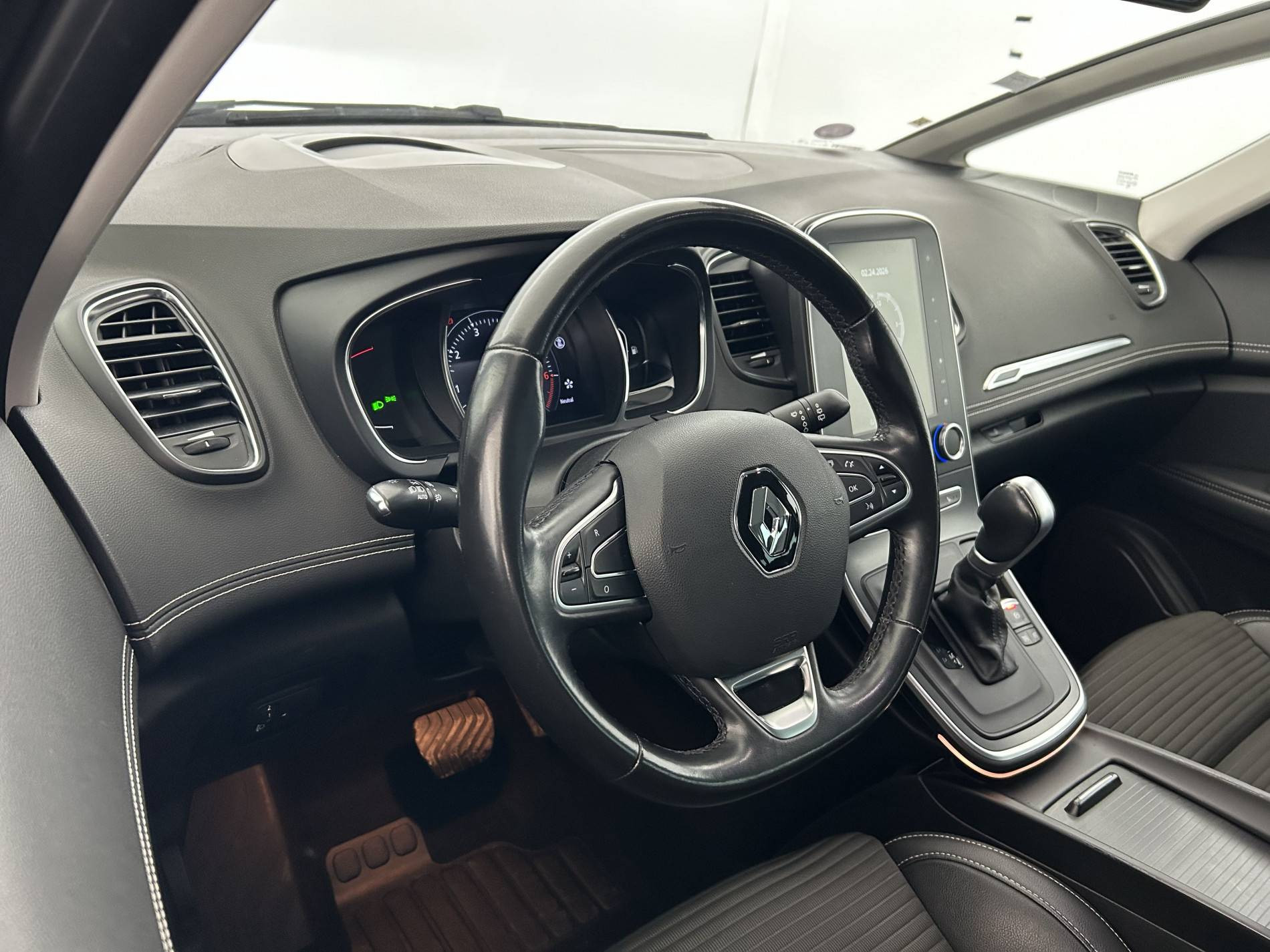 Vente en ligne Renault Grand Scenic 4 Grand Scenic TCe 160 FAP EDC au prix de 17 390 €