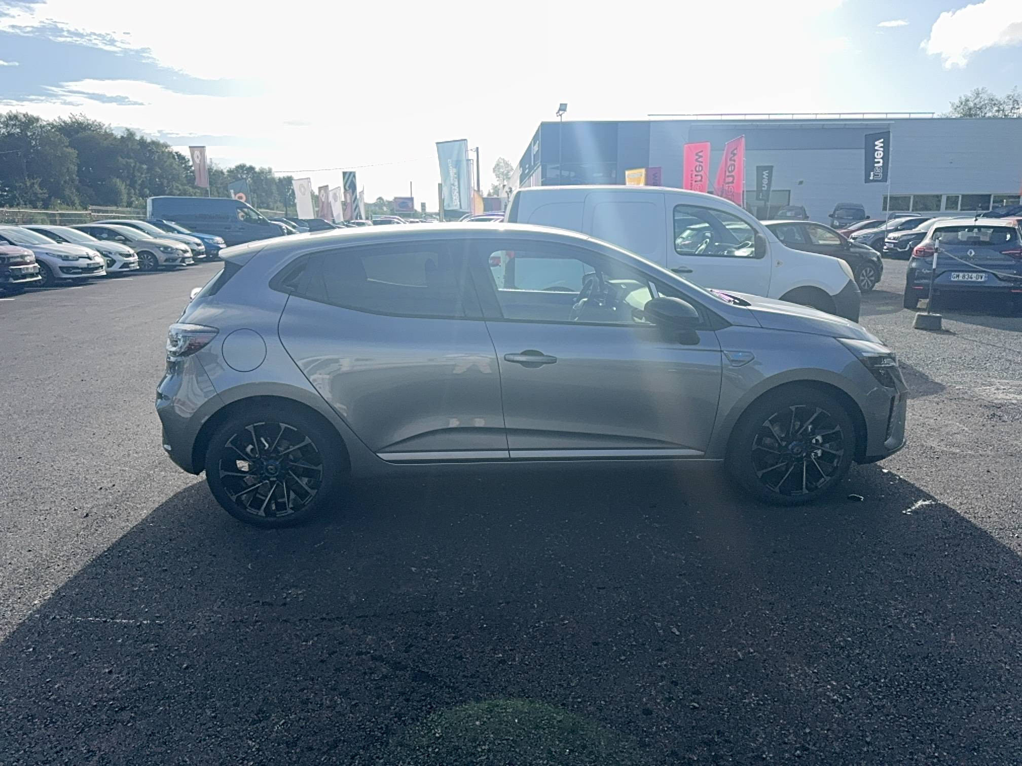 Vente en ligne Renault Clio 5 Clio E-Tech full hybrid 145 ch GSR2 au prix de 27 990 €