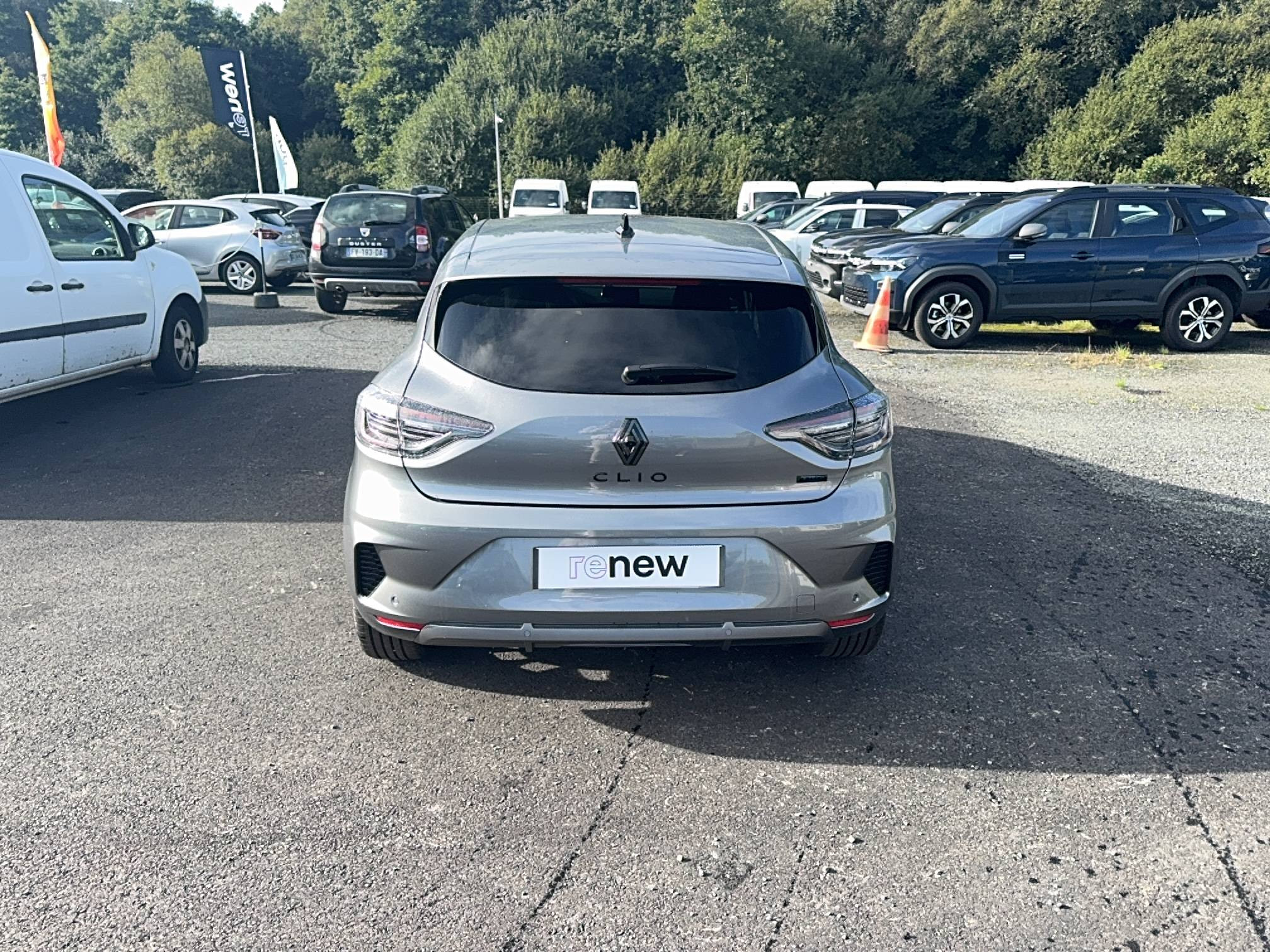 Vente en ligne Renault Clio 5 Clio E-Tech full hybrid 145 ch GSR2 au prix de 27 990 €