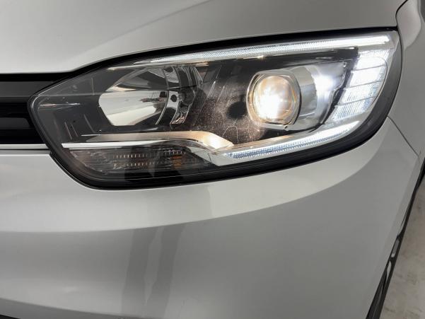 Vente en ligne Renault Scenic 4 Scenic TCe 140 FAP EDC au prix de 18 990 €