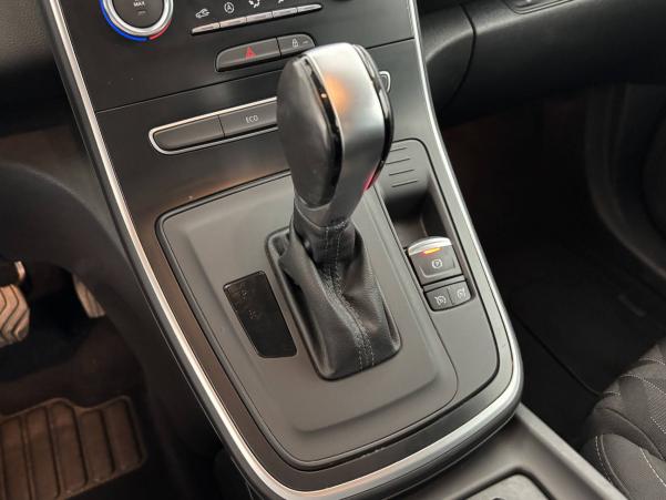Vente en ligne Renault Scenic 4 Scenic TCe 140 FAP EDC au prix de 18 990 €