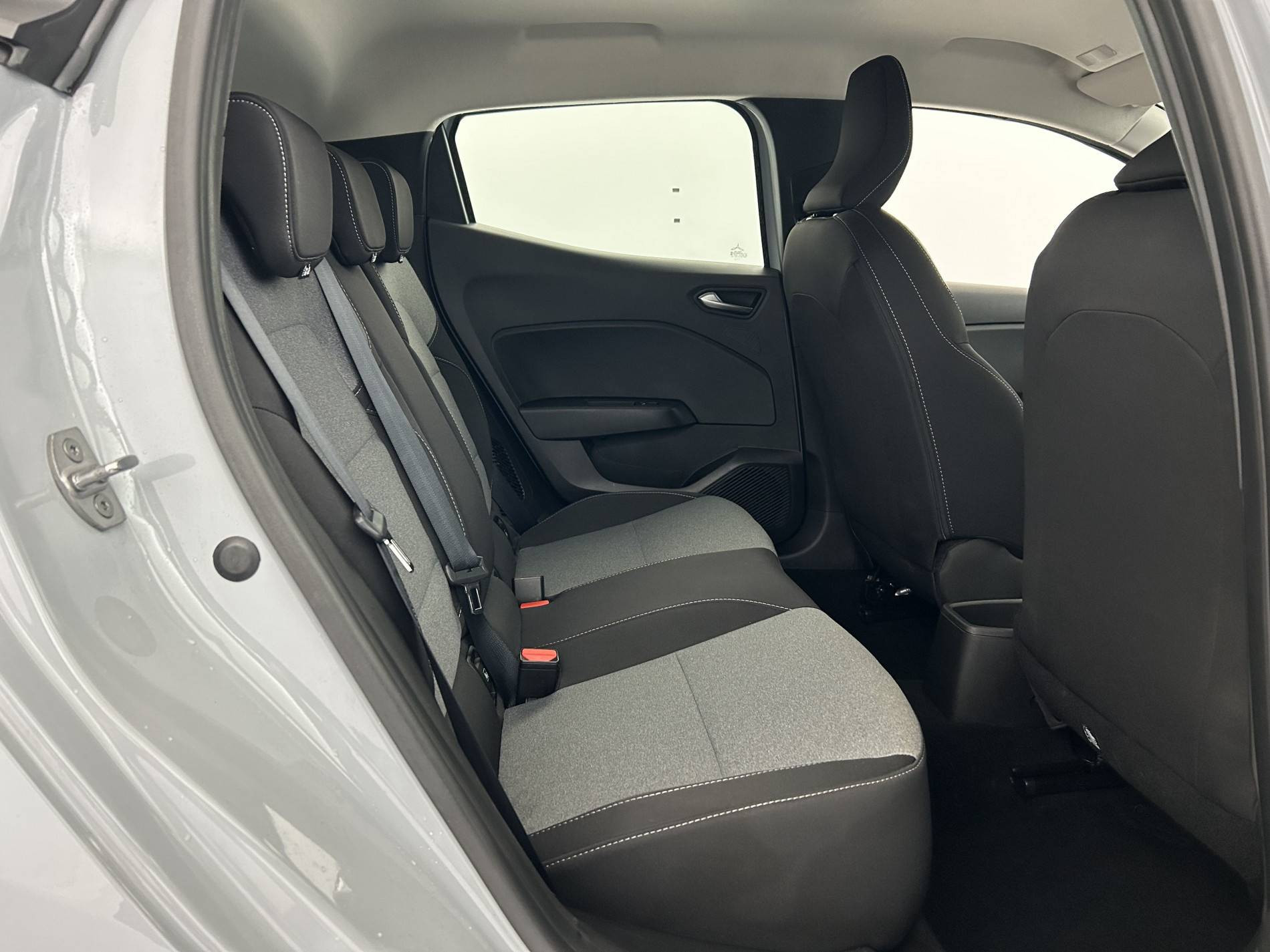 Vente en ligne Renault Clio 5 Clio E-Tech full hybrid 145 ch GSR2 au prix de 19 990 €